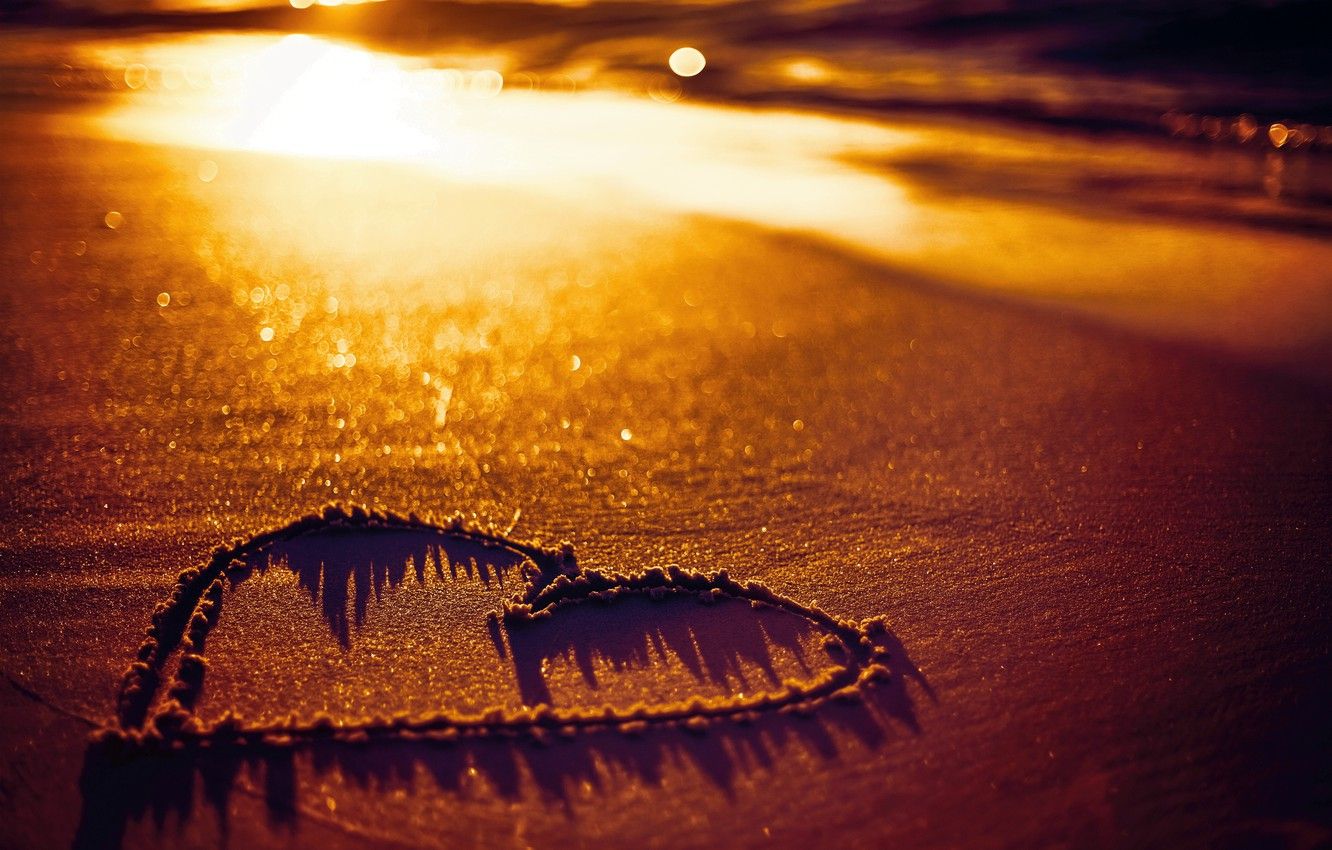Cuore disegnato sabbia tramonto, 1332x850 720p, PC