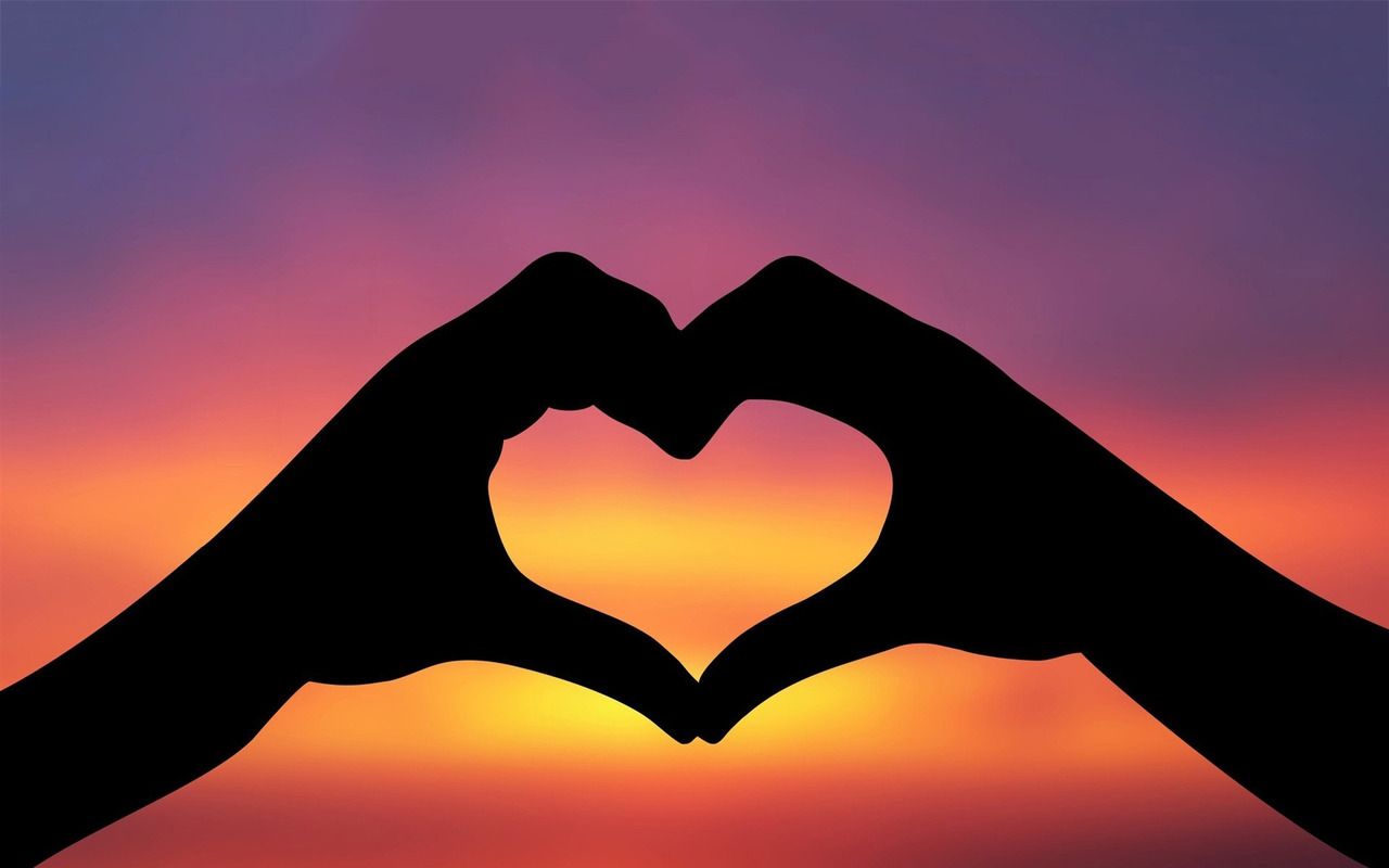 Mani a forma di cuore, tramonto, 1280x800 HD, Desktop