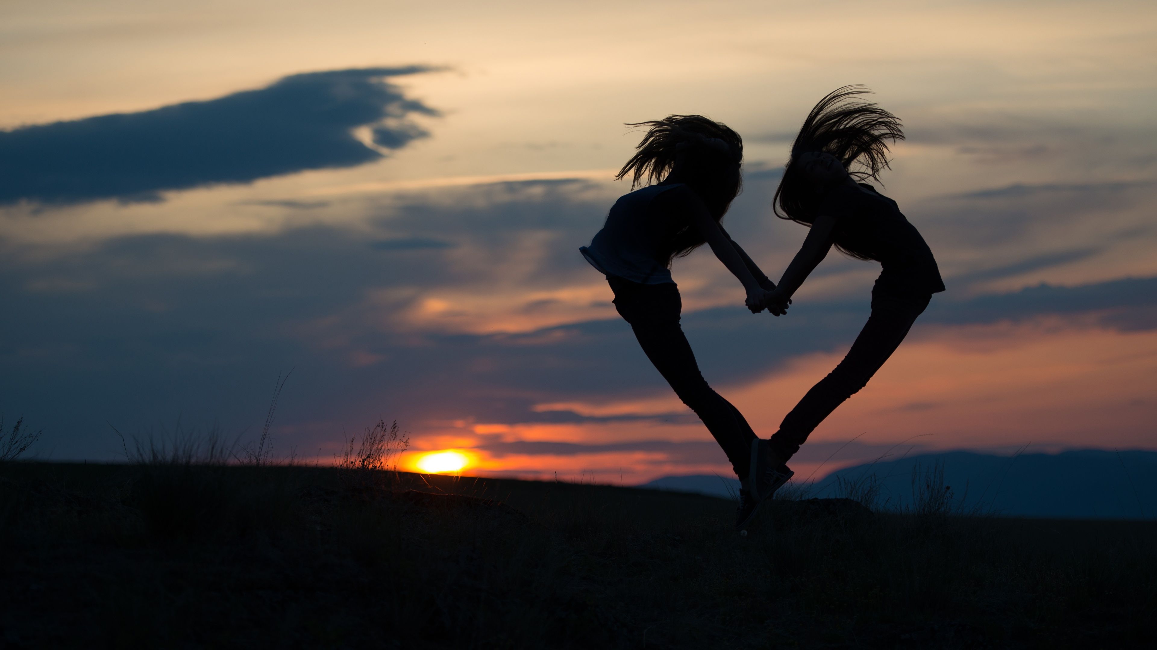 Silhouette cuore donne tramonto, 3840x2160 4K, Desktop 4K