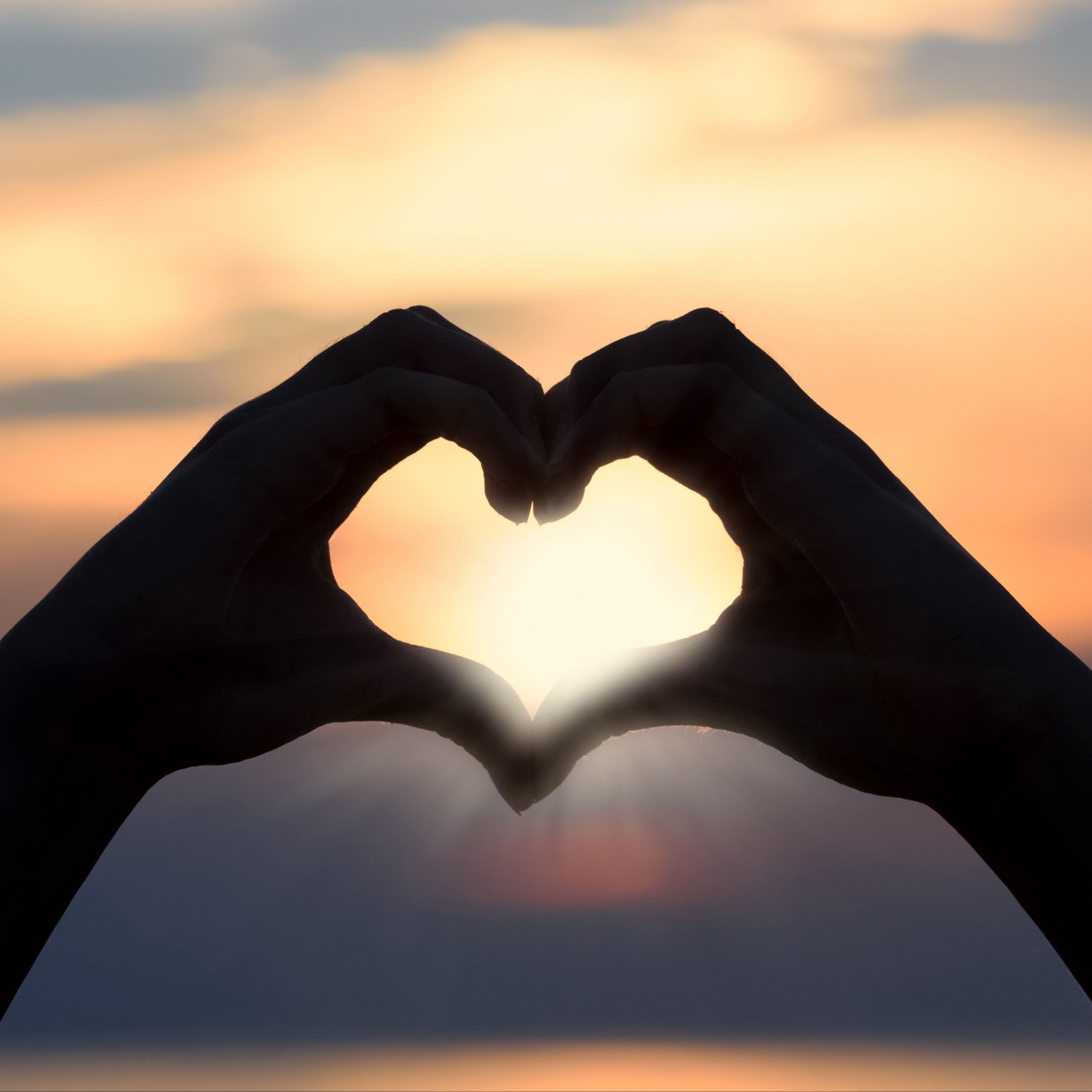 Mani a cuore al tramonto, 3415x3415 WQXGA, Desktop