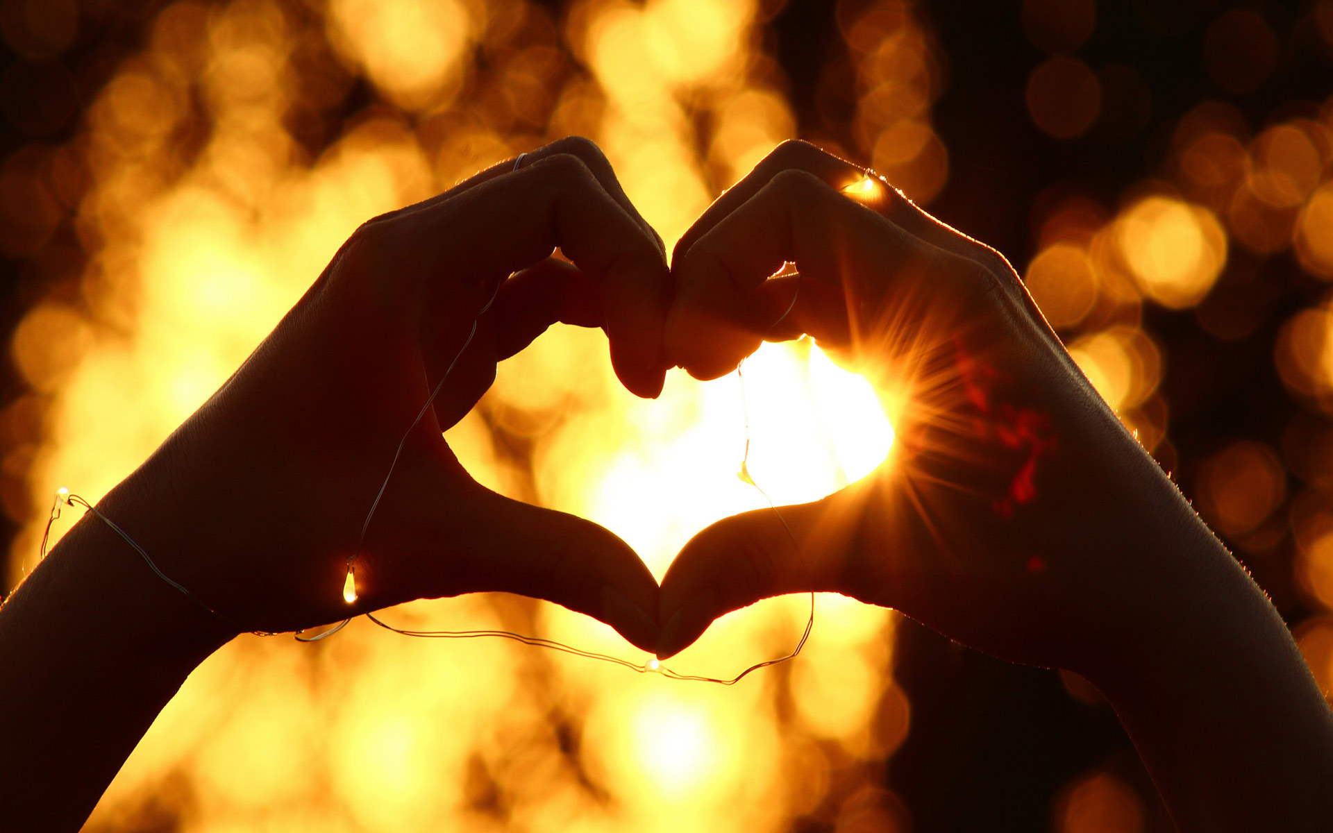 Mani a forma di cuore tramonto, 1920x1200 Full HD+ WUXGA, Desktop