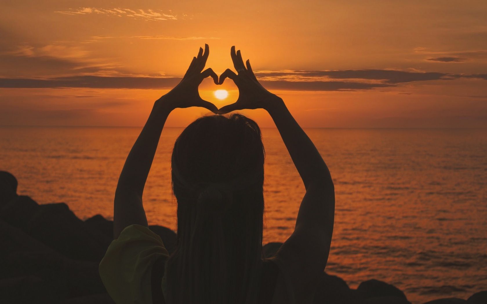 Cuore mani tramonto mare, 1680x1050 HD, Desktop