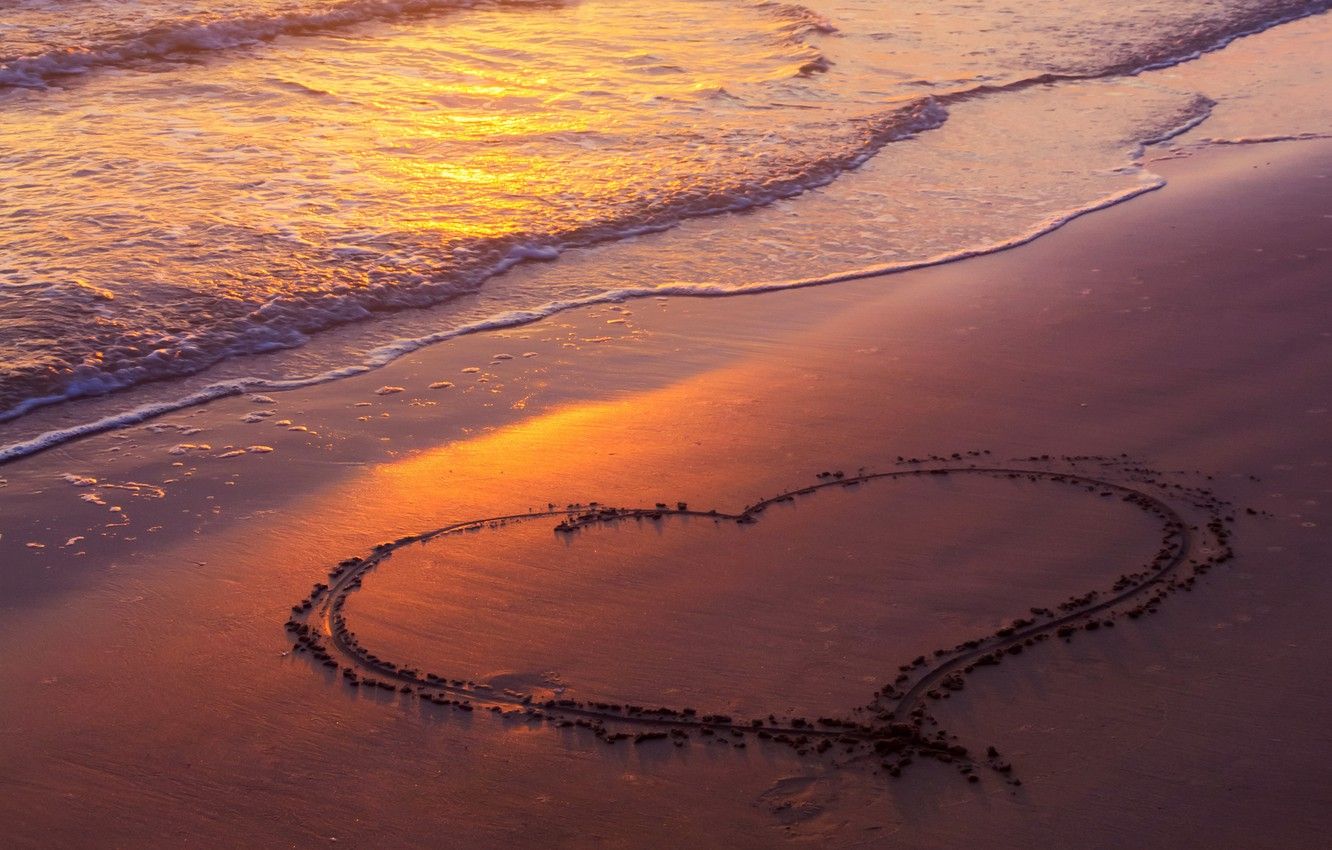 Cuore disegnato sulla spiaggia, 1332x850 HD, Desktop