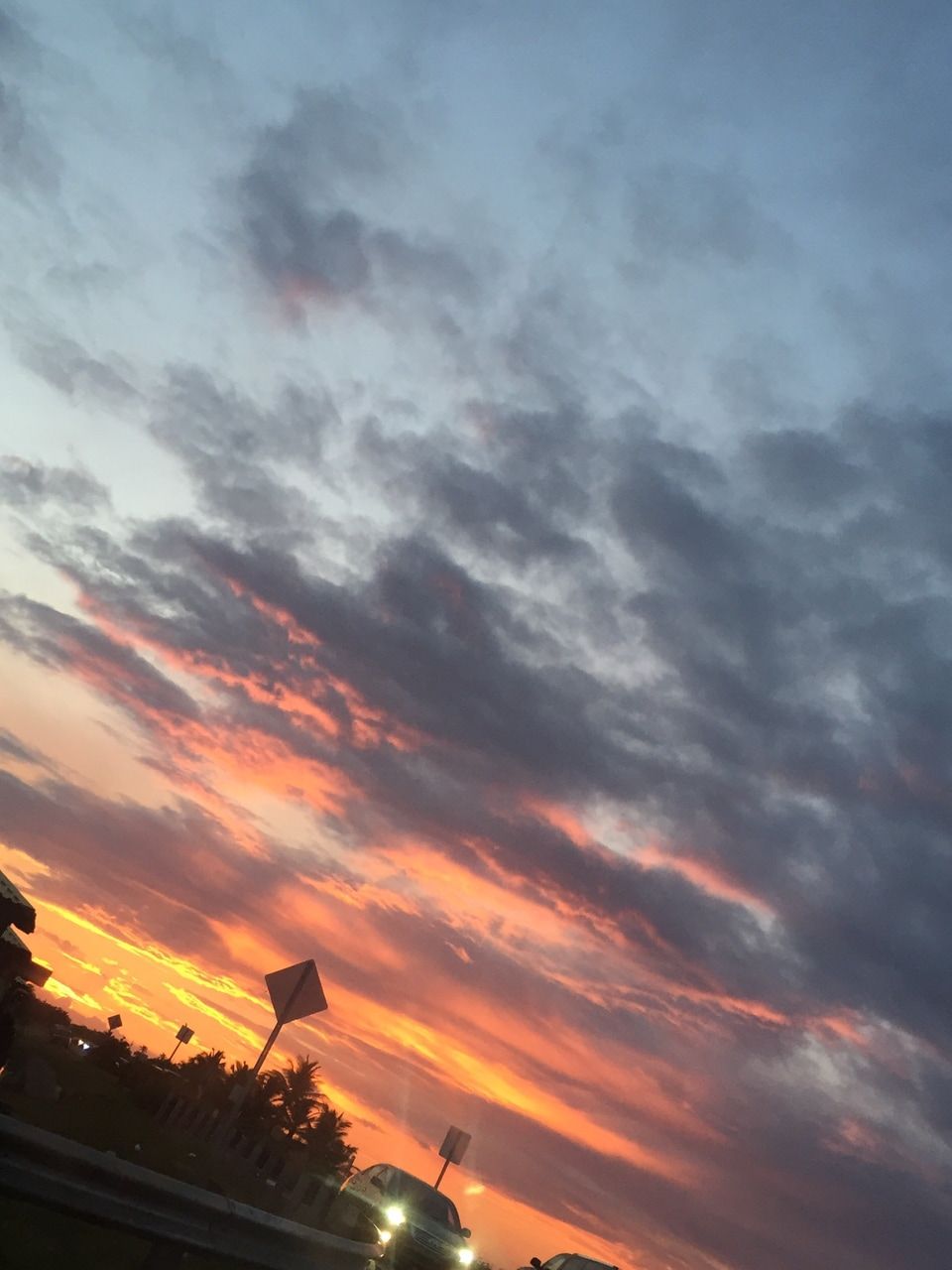 Tramonto con nuvole arancioni, 960x1280 Verticale, Mobile