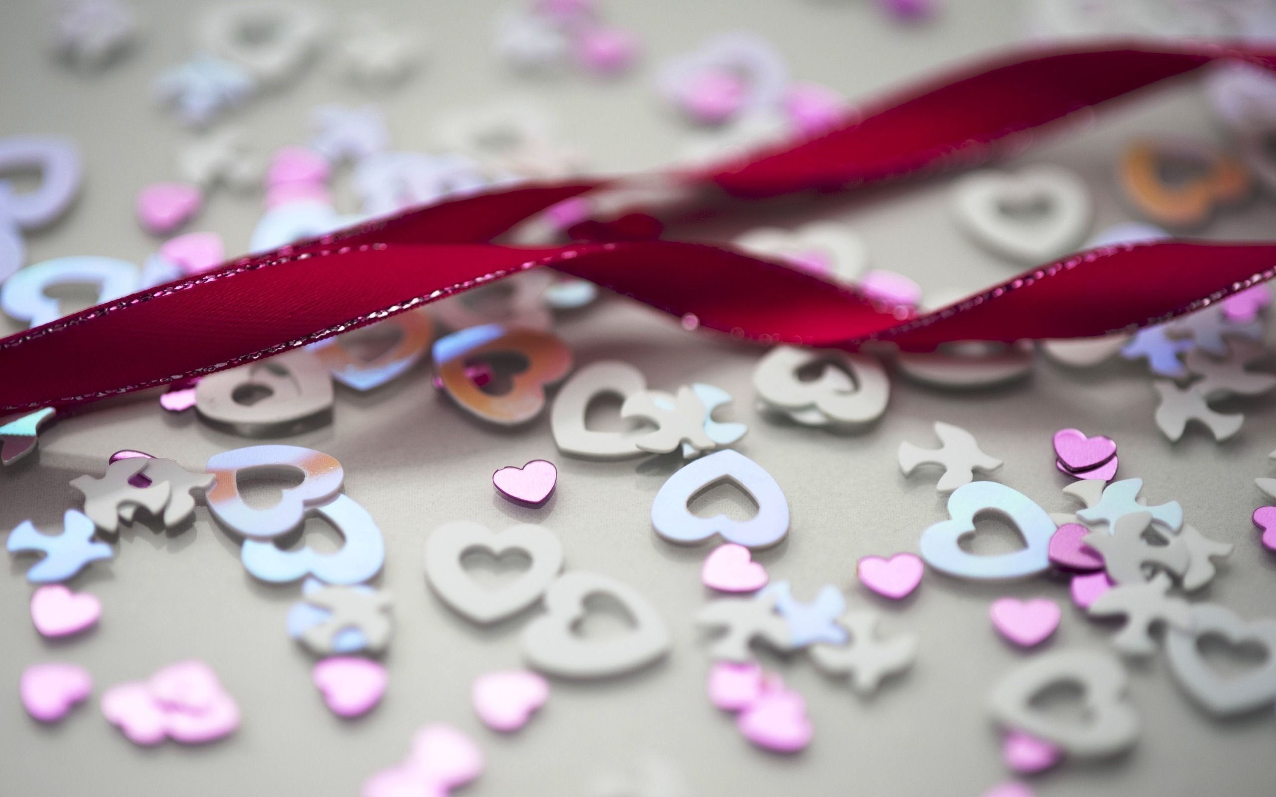 Cuori glitterati con nastro rosso, 2560x1600 WQXGA, Desktop