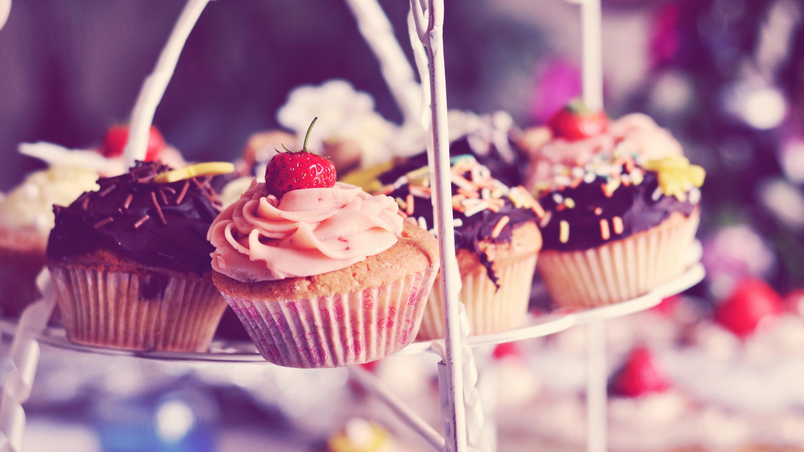Cupcake carini su vassoio, 2560x1440 2K, Desktop