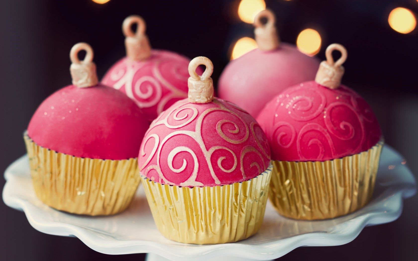 Cupcake rosa a forma di palline natalizie, 1680x1050 900p, Laptop