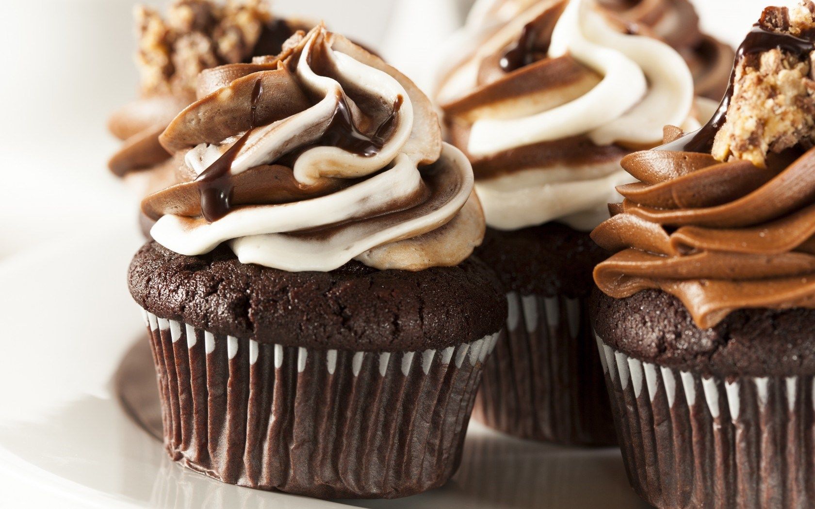 Cupcake al cioccolato con panna, 1680x1050 HD, Laptop
