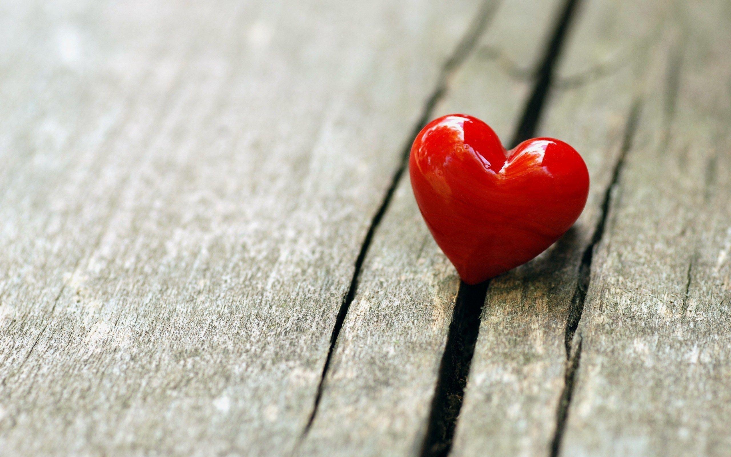 Cuore rosso su legno, 2560x1600 2K+, PC