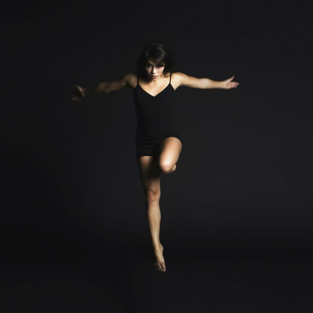 Ballerina in posa scura, 1024x1024 HD, iMac
