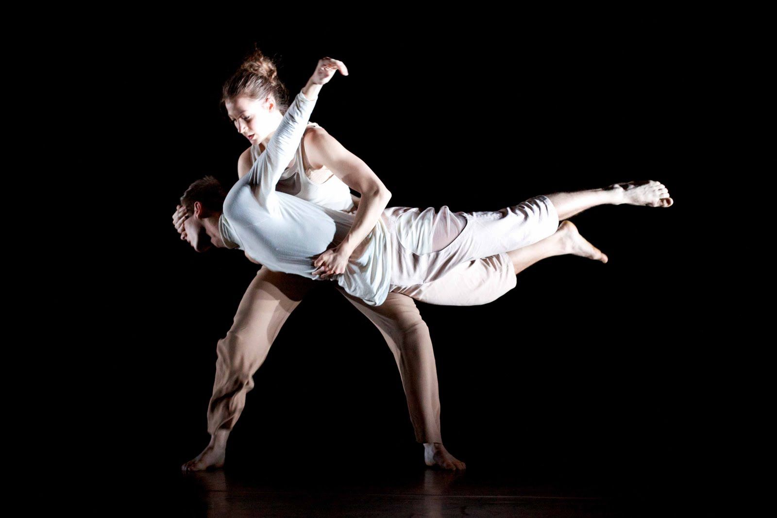 Ballerini danza contemporanea sfondo nero, 1600x1067 900p, MacBook Air