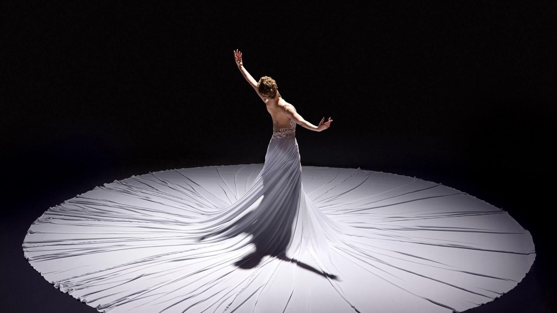 Ballerina con abito bianco vorticoso, 1920x1080 Full HD 1080p, PC Desktop