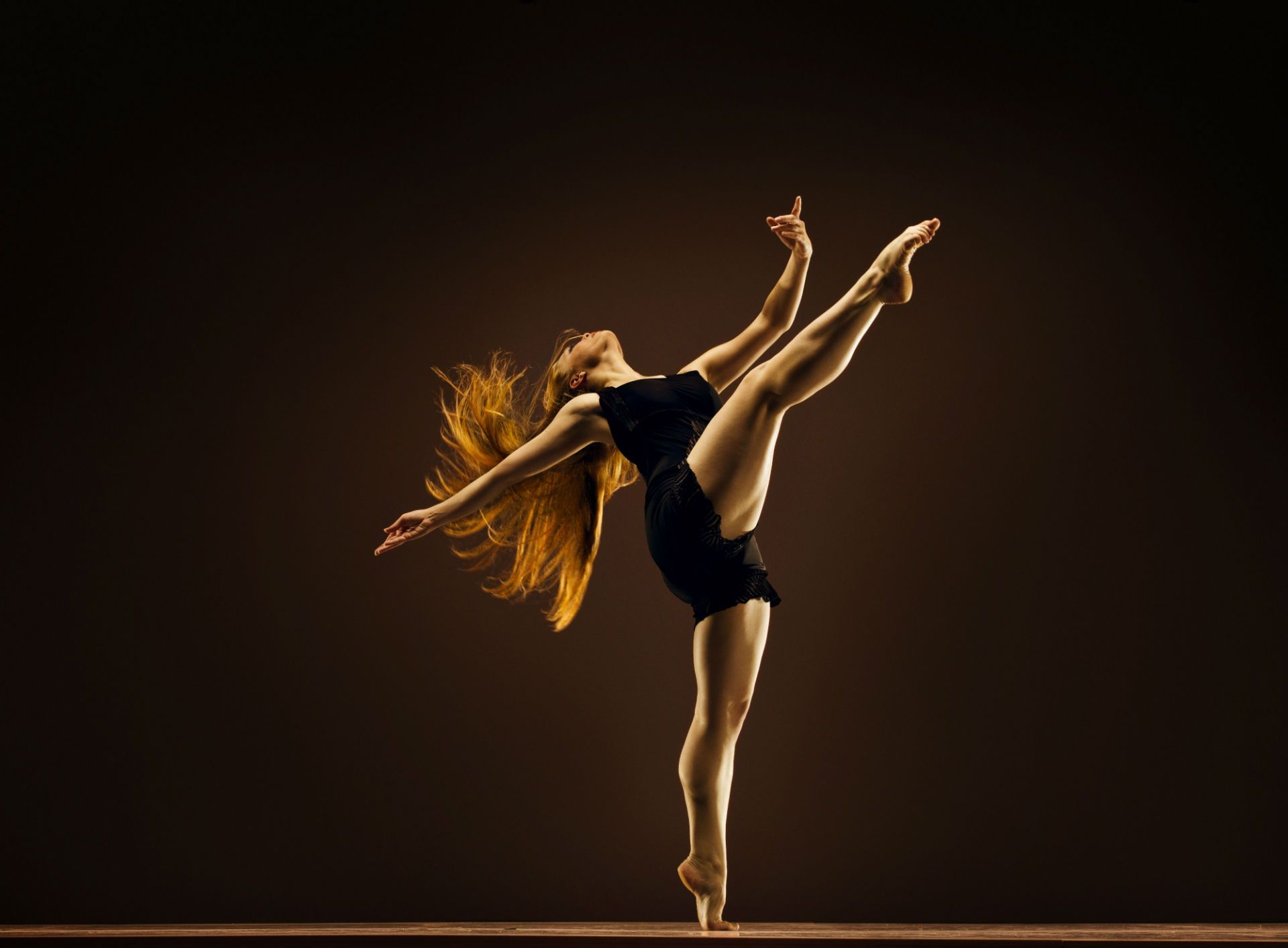 Ballerina in posa artistica, 1920x1413 Full HD+ WUXGA, iMac