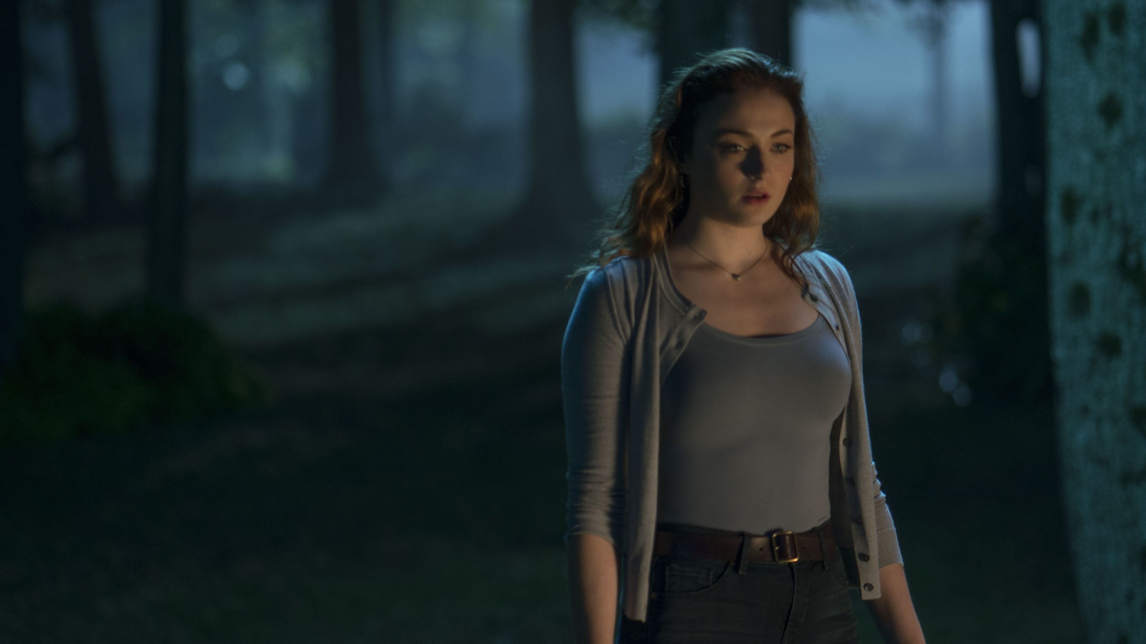 Jean Grey nella foresta notturna, 3840x2160 Ultra HD, 4K TV