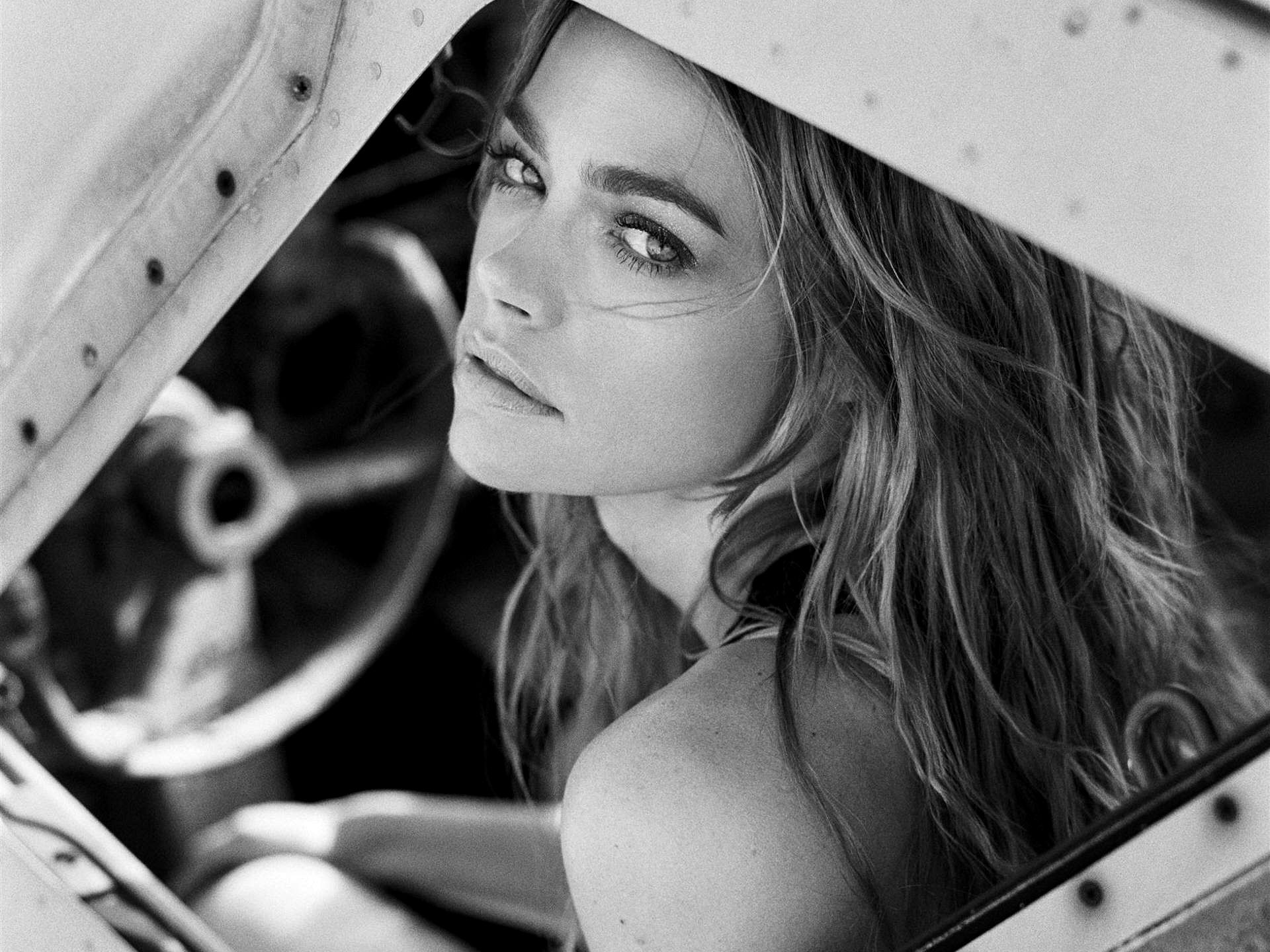 Denise Richards bianco e nero, 1920x1440 Full HD+ WUXGA, Desktop