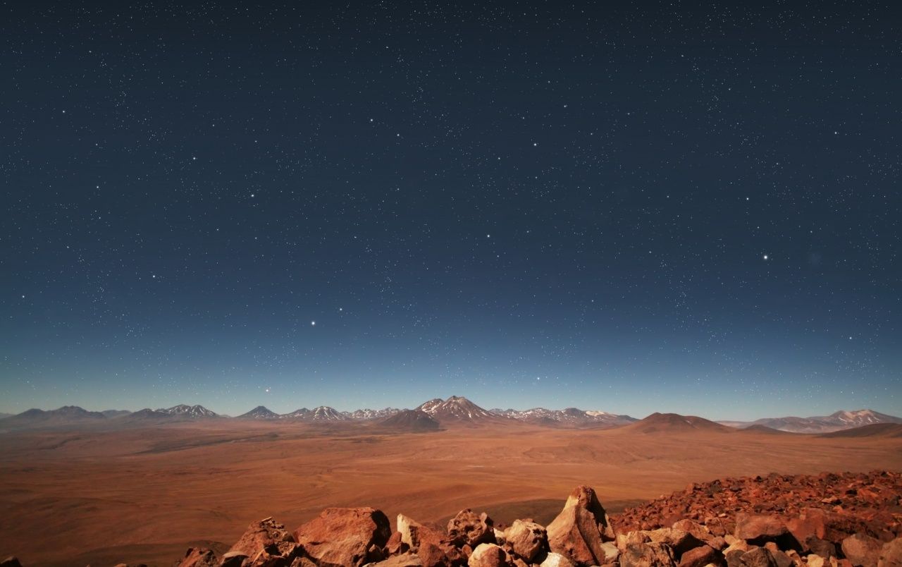 Deserto notturno con montagne stellate, 1280x804 720p, PC