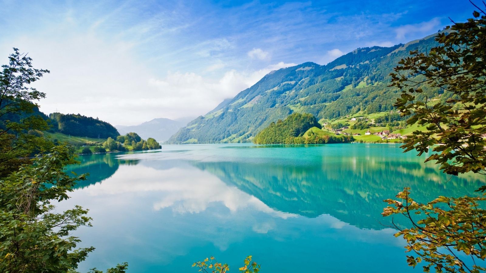 Lago alpino con montagne verdi, 1600x900 HD Ready, Desktop