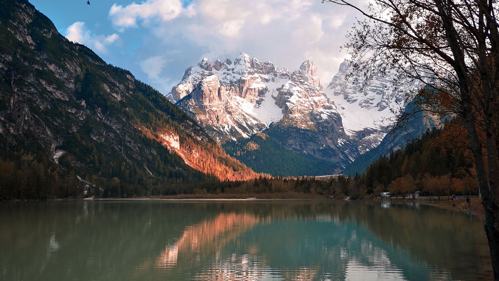 Lago alpino con montagne innevate, 1600x900 HD, Desktop