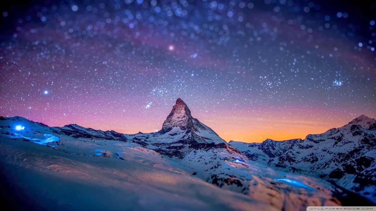 Montagna innevata sotto cielo stellato, 1536x864 HD, PC Desktop