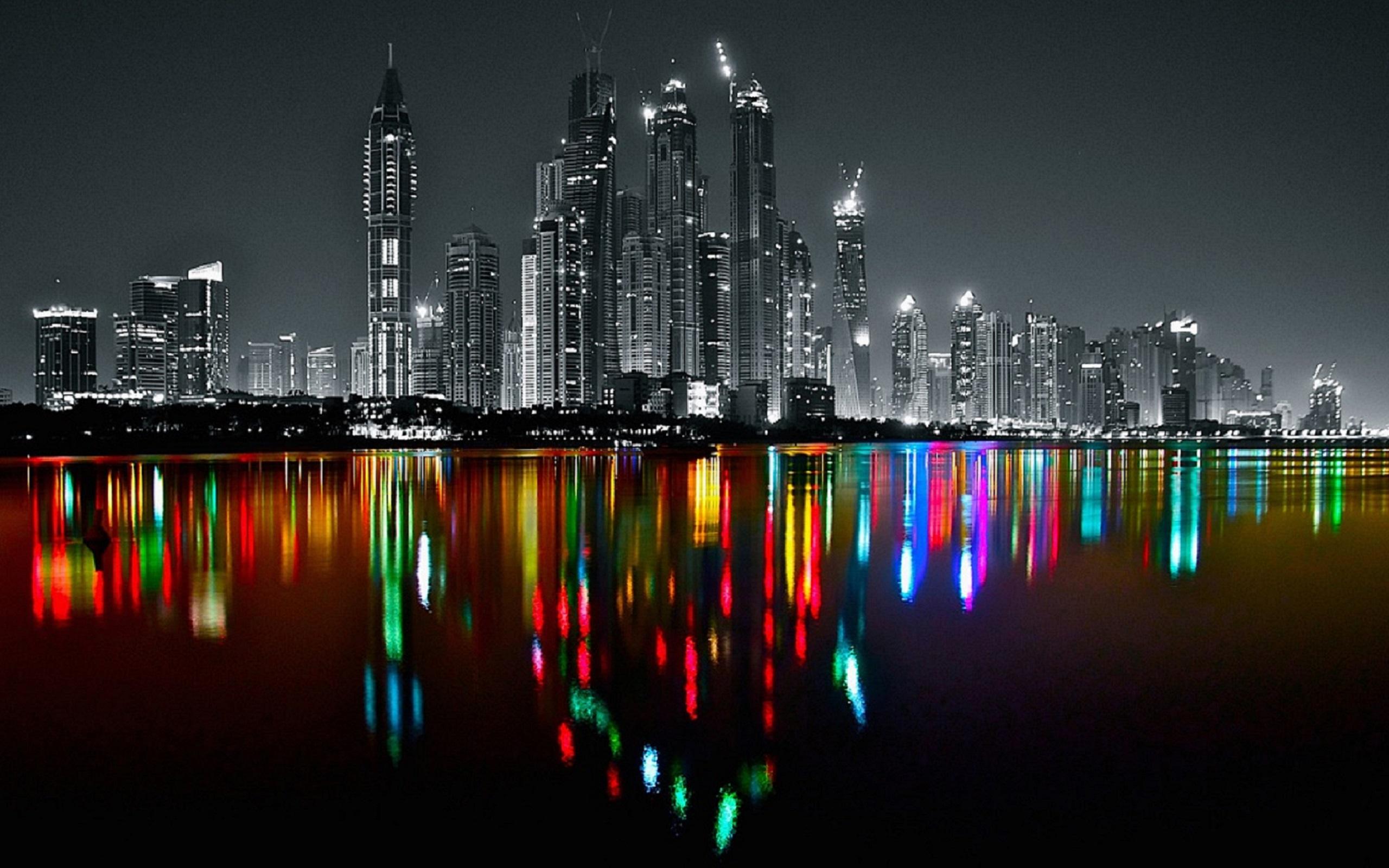 Skyline notturno con riflessi colorati, 2560x1600 2K, Monitor Gaming