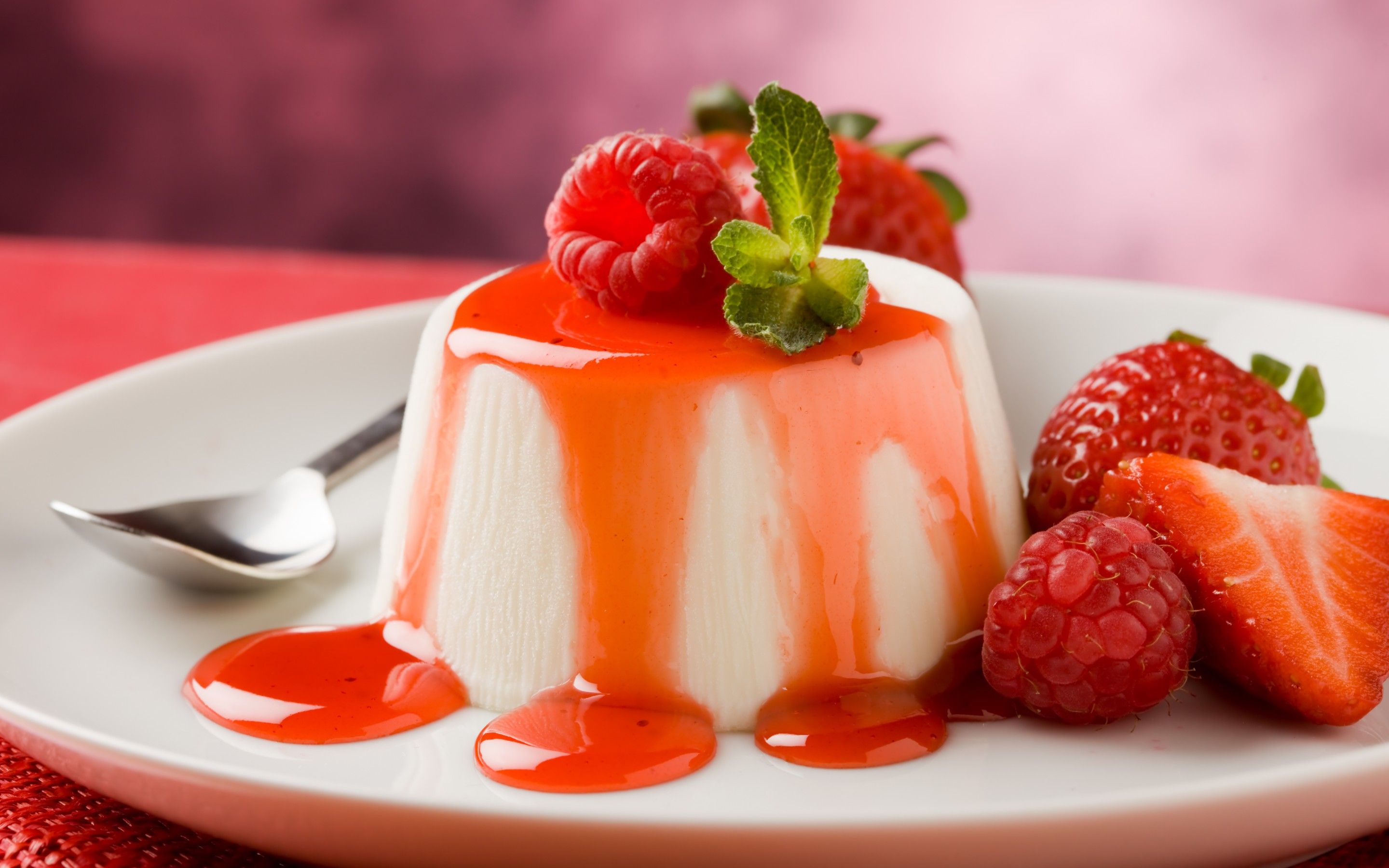 Panna cotta con salsa di fragole, 2880x1800 2K+, PC