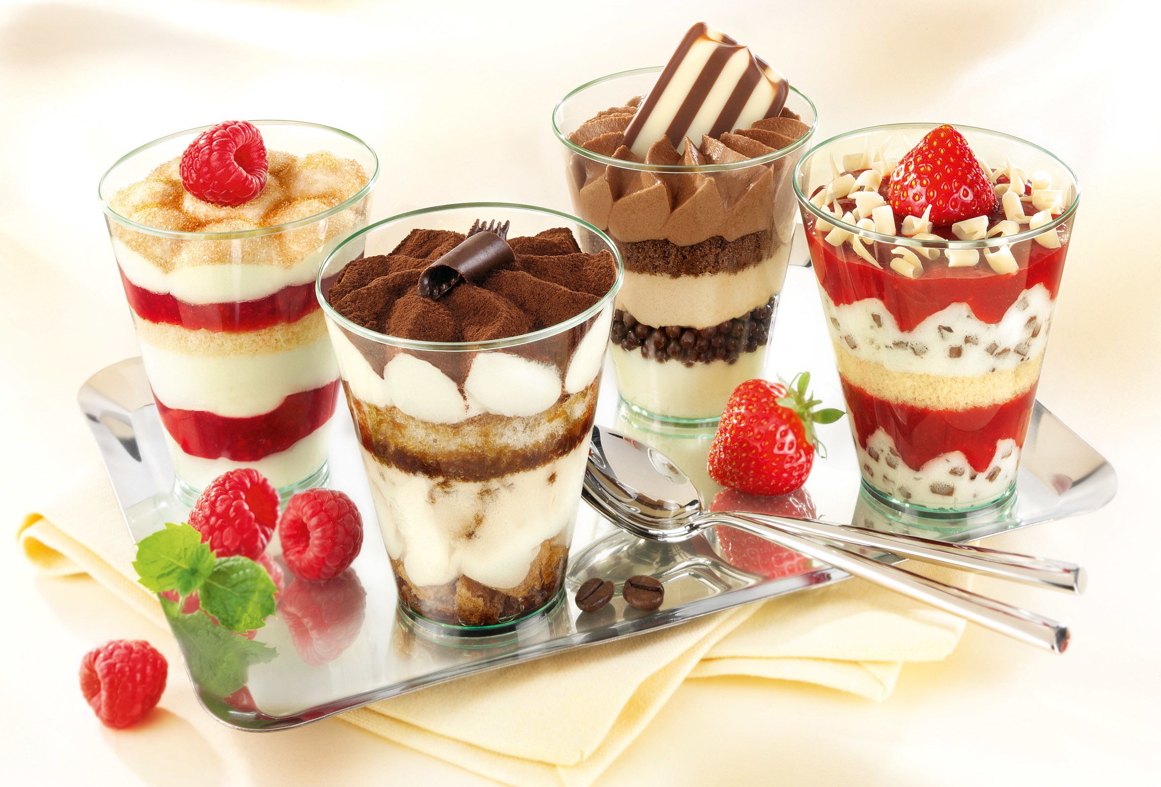Coppe di dessert con frutti di bosco, 2362x1602 2K, Laptop