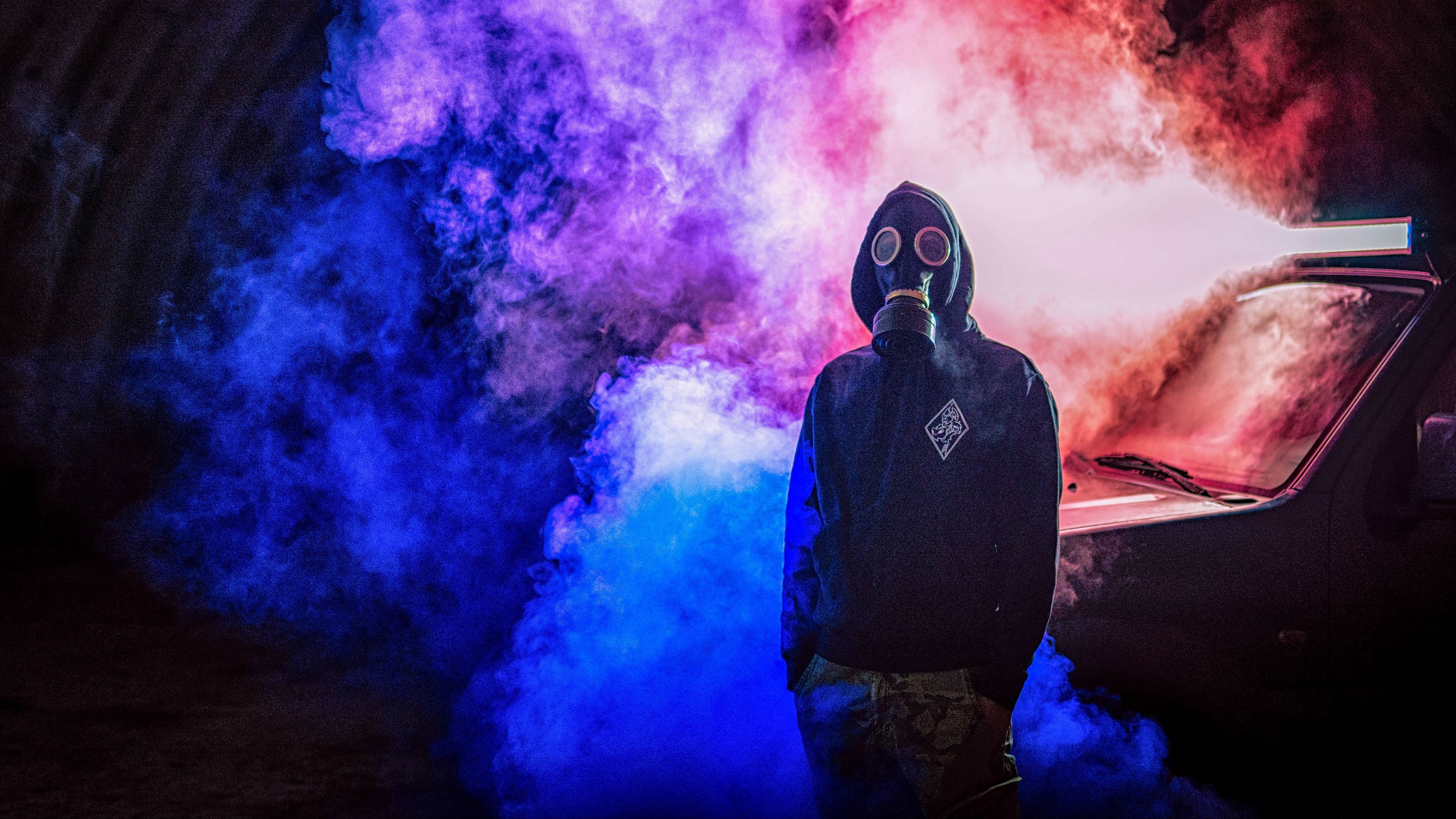 Uomo con maschera antigas e fumo, 3840x2160 4K, Monitor 4K
