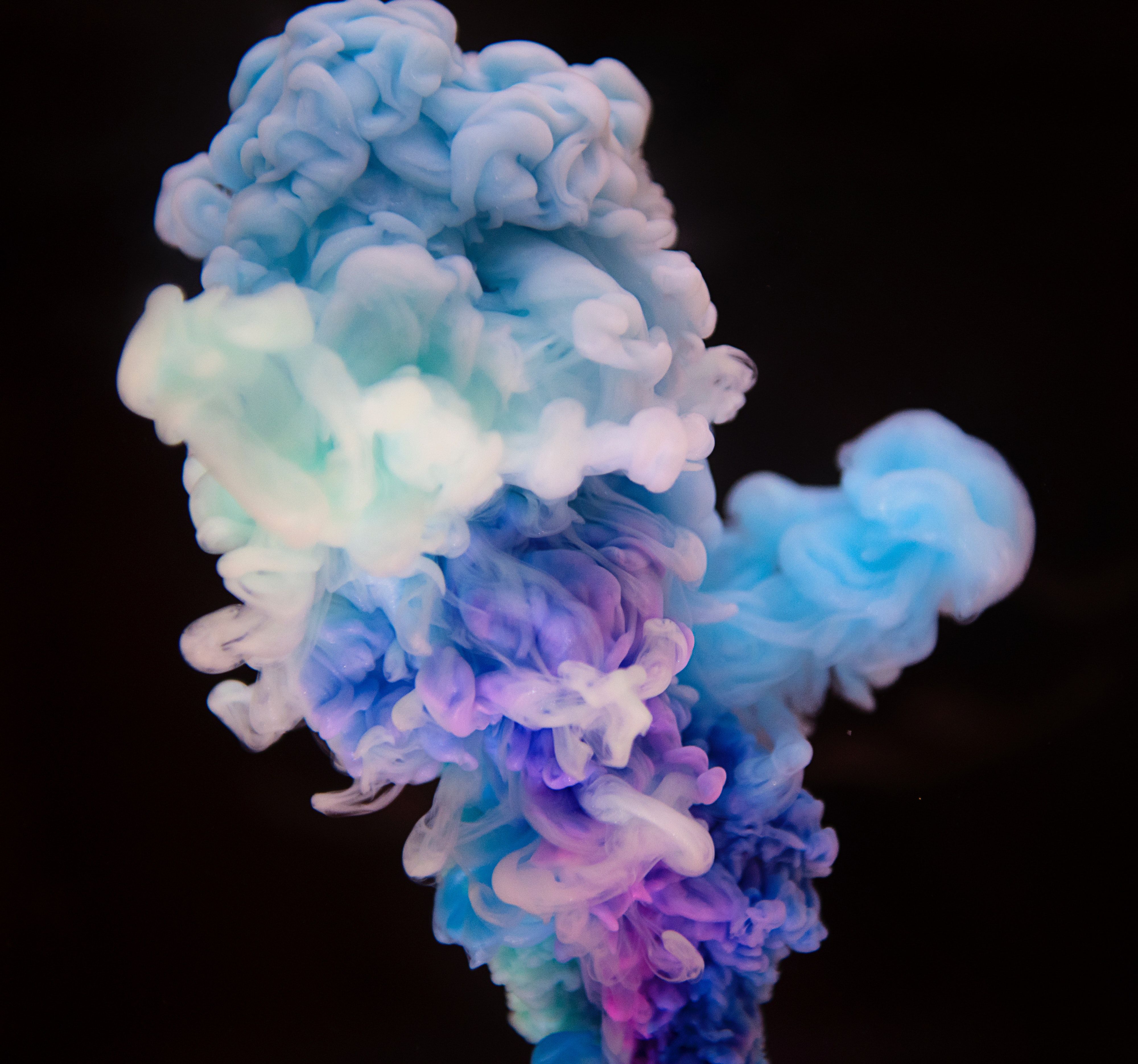 Fumo colorato blu viola su nero, 4000x3740 4K, Desktop 4K