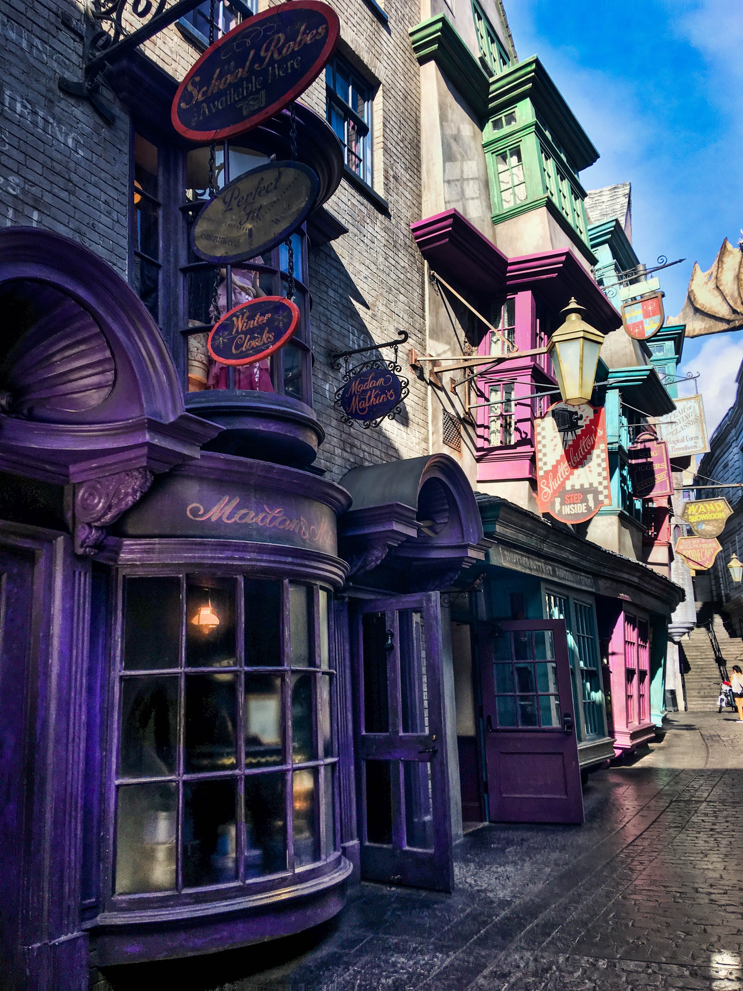 Diagon Alley negozi colorati, 3024x4032 Verticale, iPhone Air