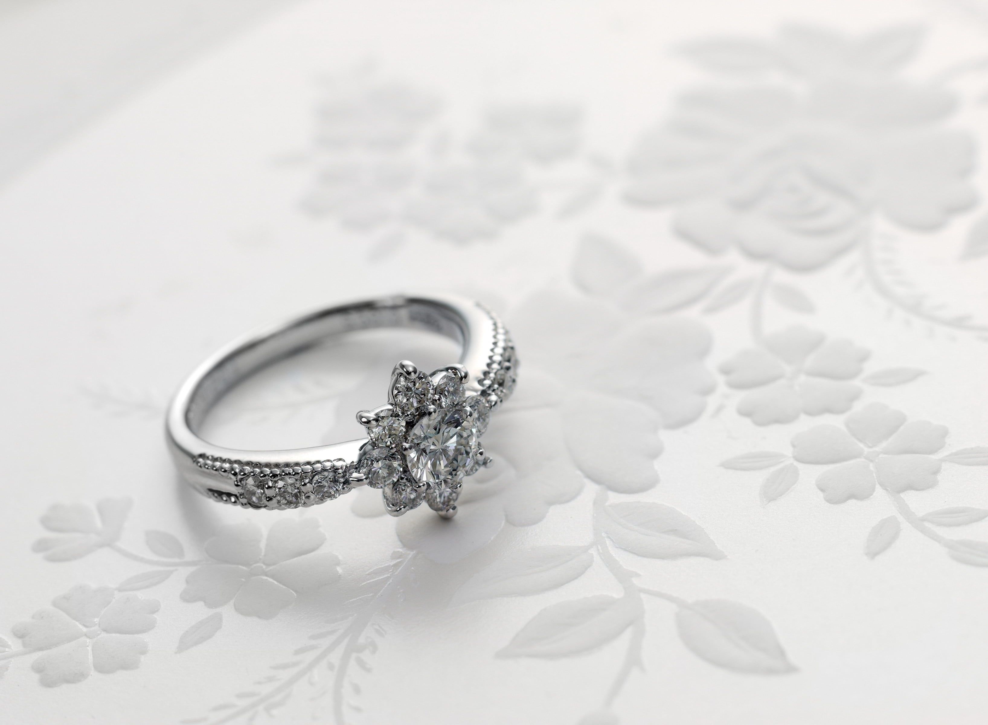 Anello argento con diamante, 3272x2400 2K, Desktop