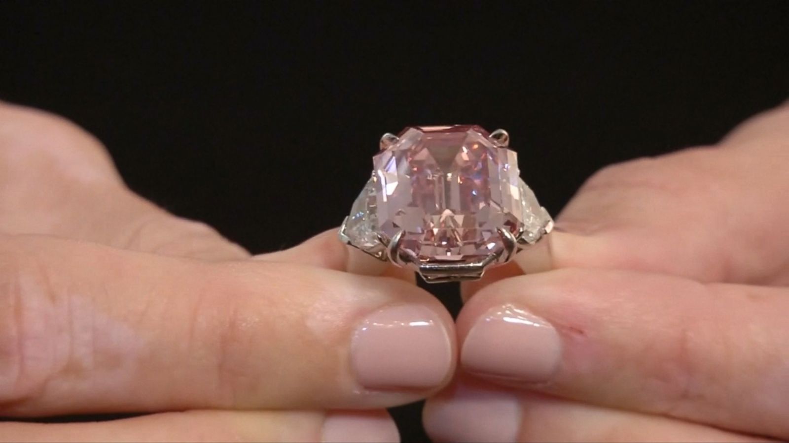 Anello con diamante rosa, 1600x900 900p, Desktop