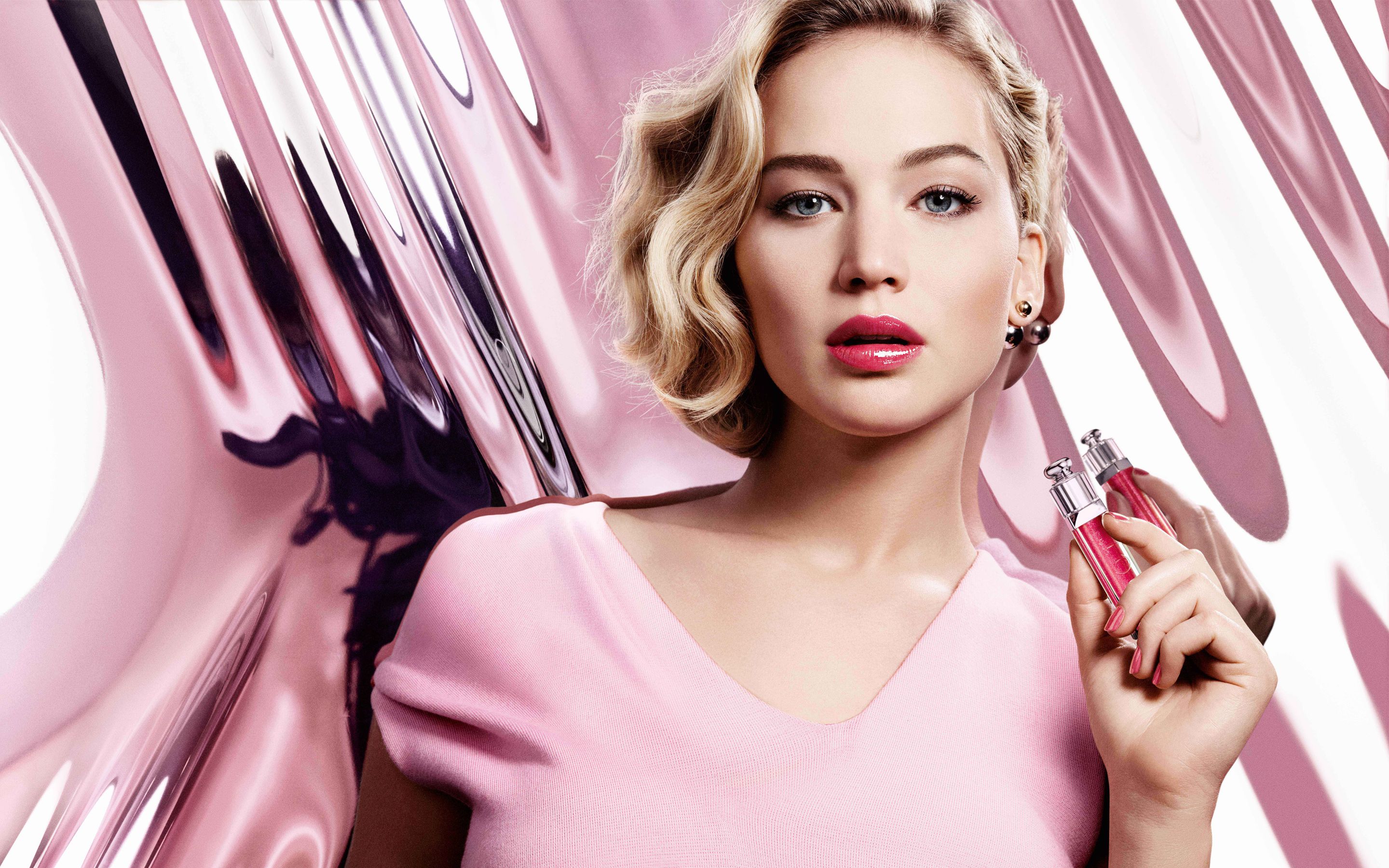 Donna con profumo Dior rosa, 2880x1800 2K, PC Desktop