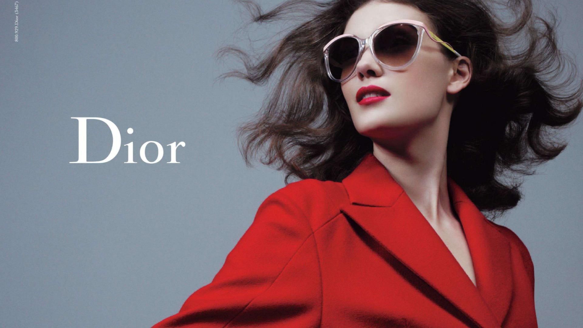 Donna con giacca rossa Dior, 1920x1080 1080p, PC Desktop