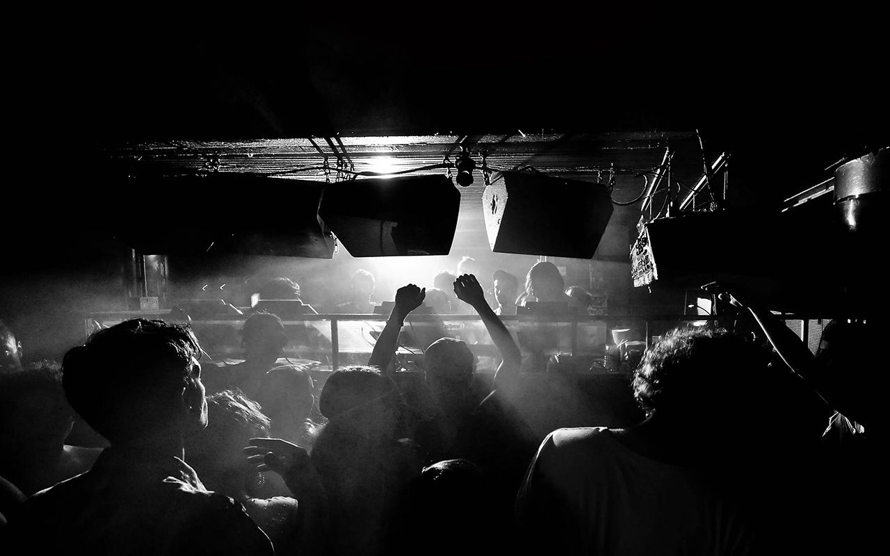 Discoteca con luci colorate, 1155x762 HD, Laptop