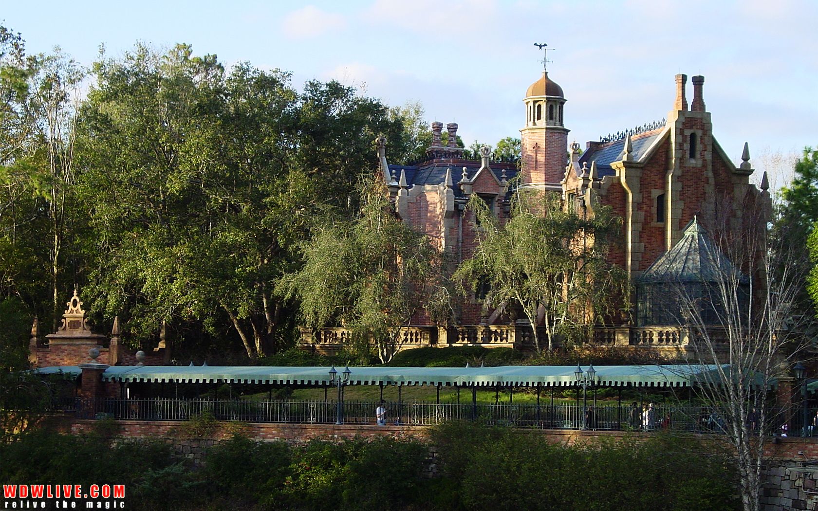 Haunted Mansion Disney esterno, 1680x1050 HD, Monitor Gaming