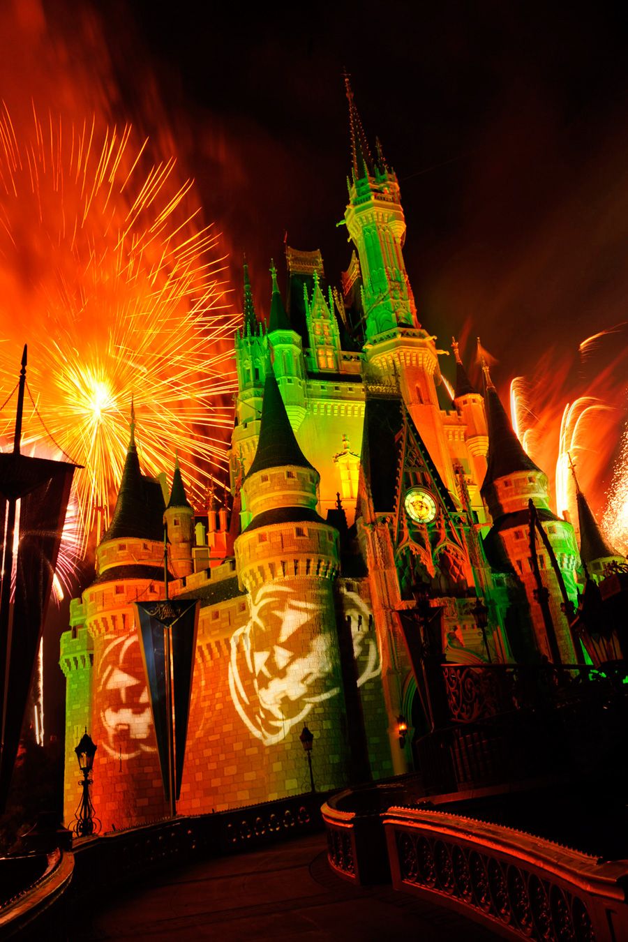 Castello Disney fuochi d'artificio Halloween, 900x1350 Verticale, Mobile