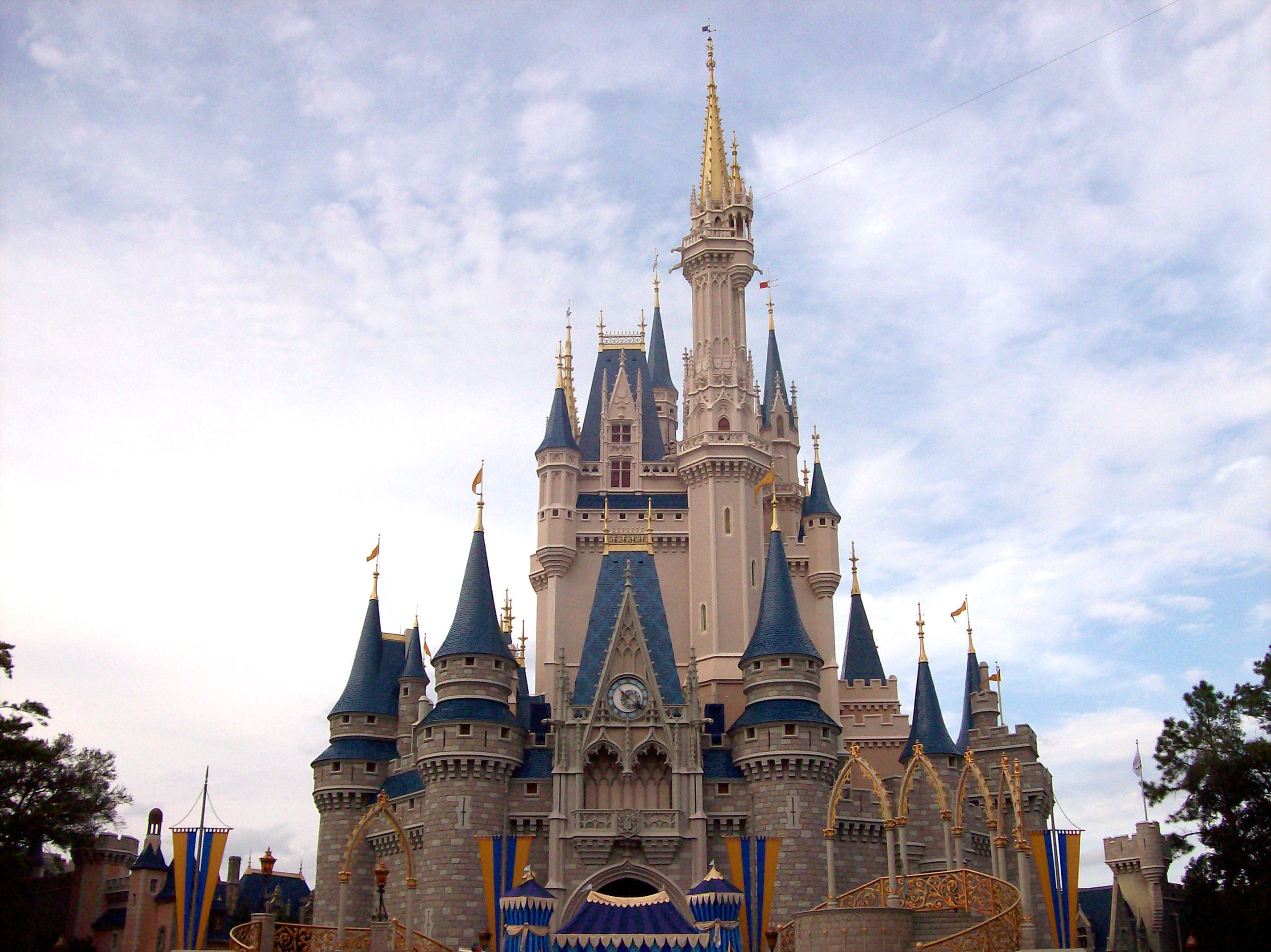 Castello Disney con statua Walt e Topolino, Mickey Mouse, 1920x1080 1080p, Desktop