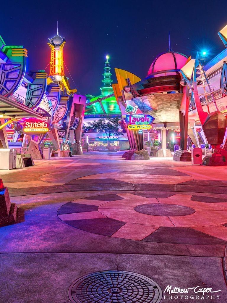 Tomorrowland Disney World notturno, 768x1024 Verticale, iPhone Pro Max