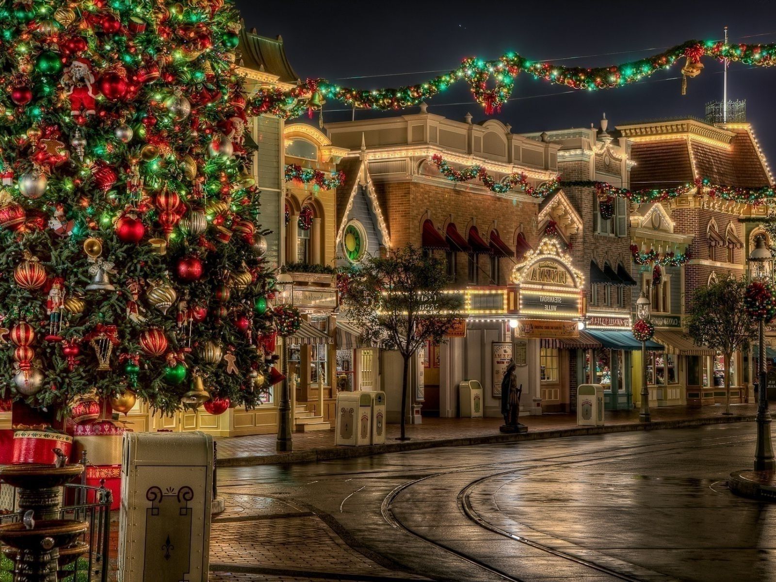 Disneyland Main Street natalizio, 1332x850 720p, Laptop