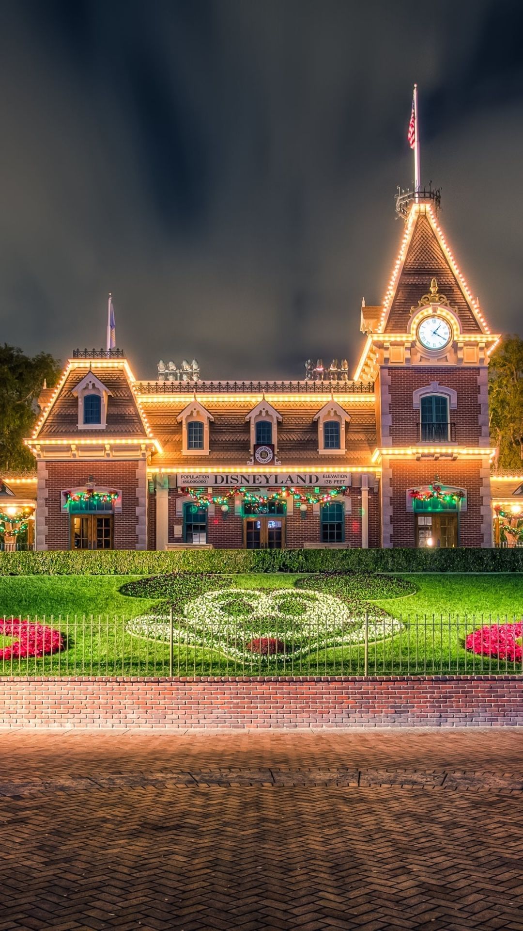 Nave pirata Disneyland tra alberi, 750x1334 Full HD Verticale, iPhone Plus