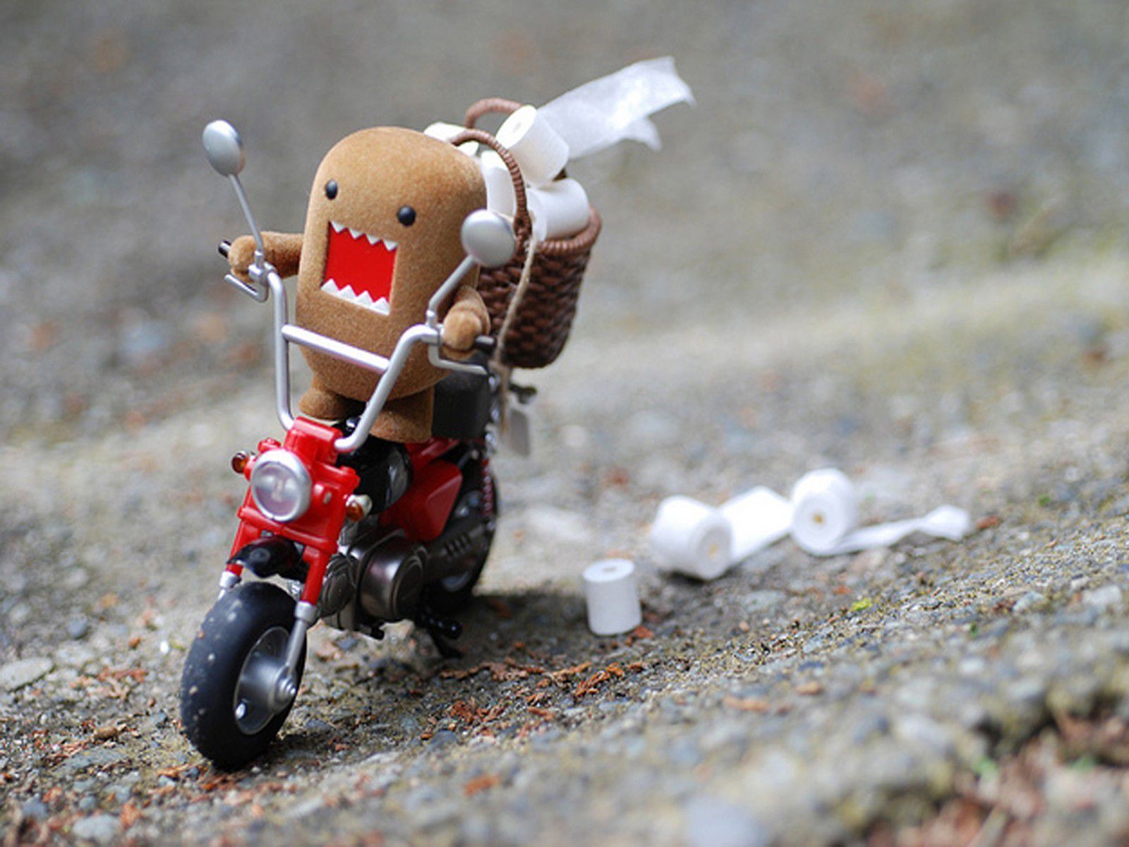 Domo-kun su motocicletta giocattolo, 1600x1200 HD Ready, Lenovo Legion