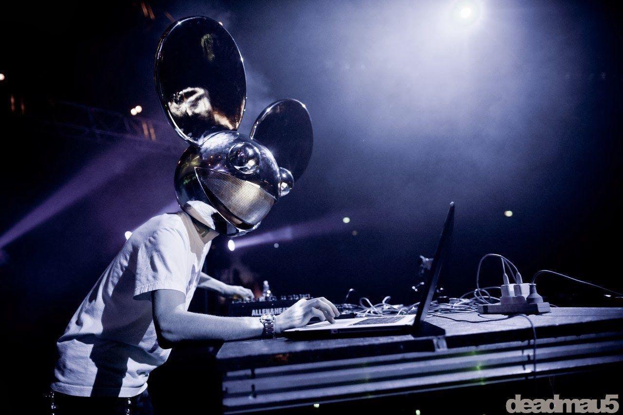 Deadmau5 DJ console, 1280x853 720p, Laptop