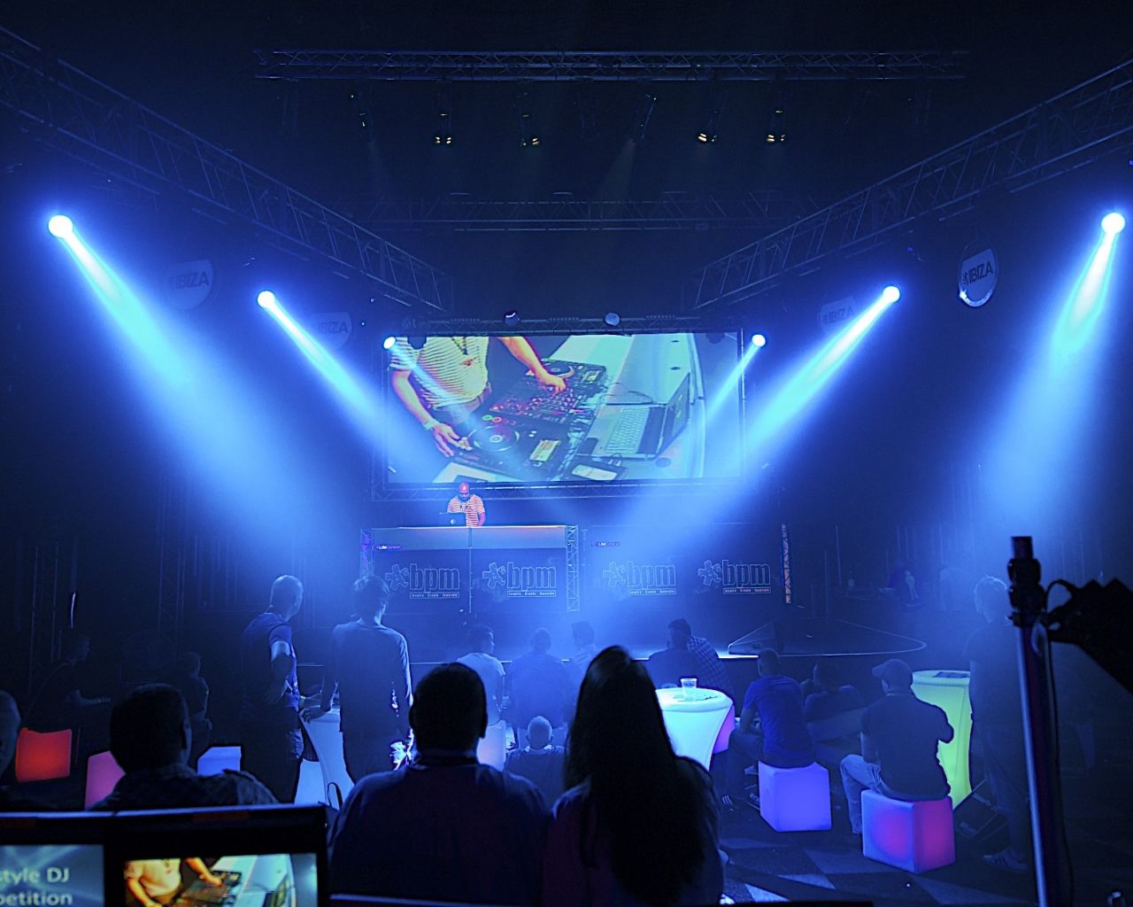 DJ console luci blu discoteca, 1280x1024 HD, Desktop