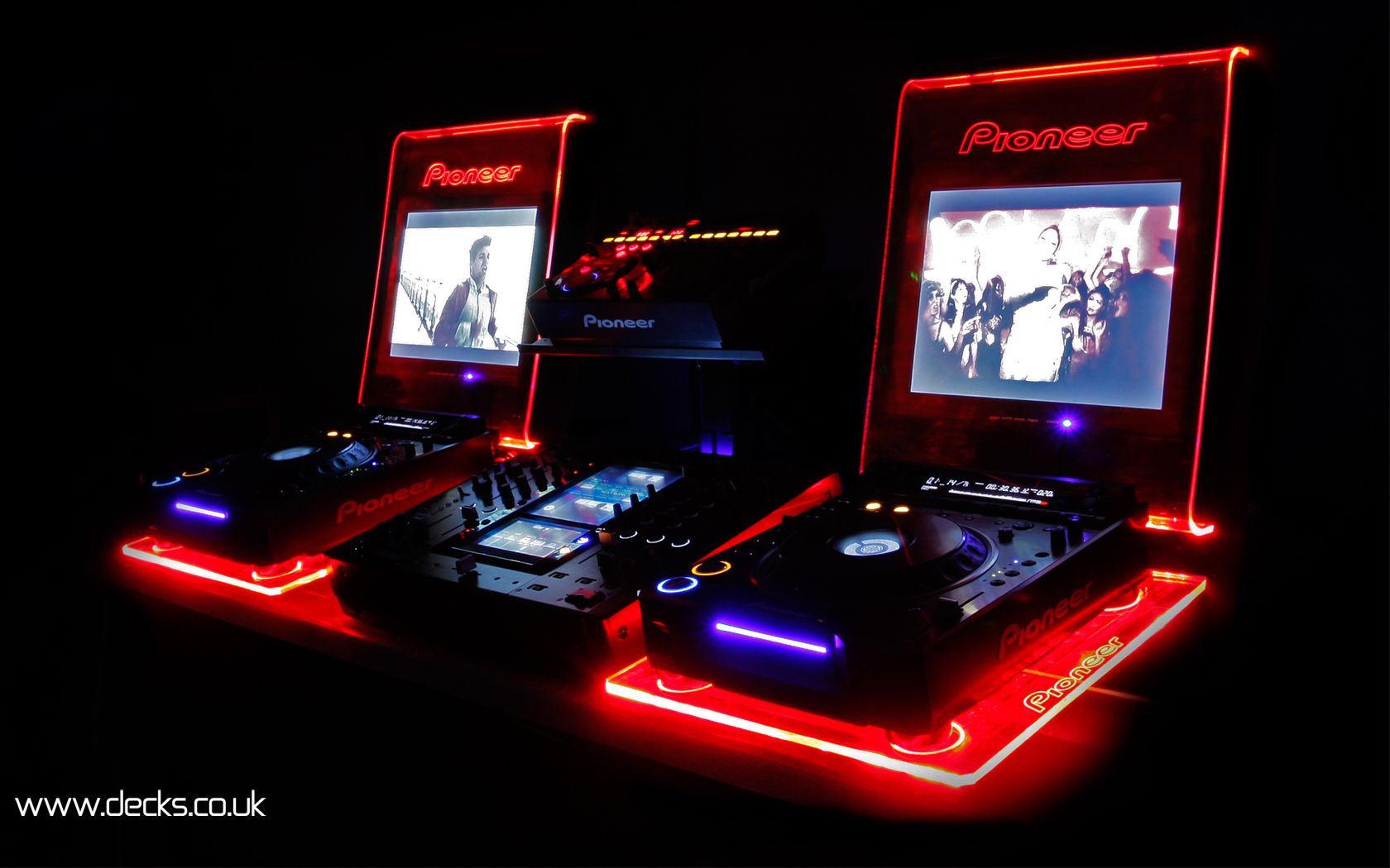 Console DJ Pioneer luci rosse, 1680x1050 HD Ready, PC