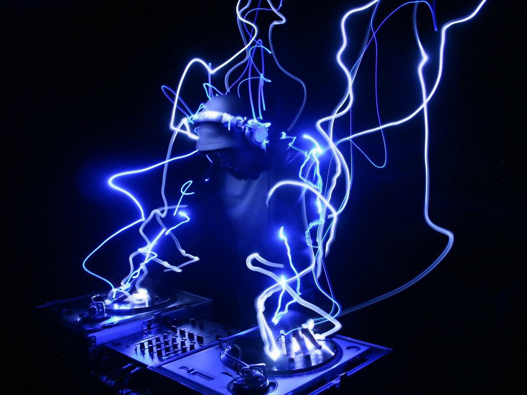 DJ con effetti luce blu, 1024x768 HD, Desktop