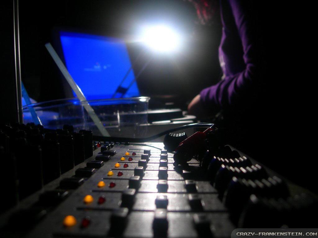 Pioneer DJ mixer console, 1920x1200 Full HD+ WUXGA, Laptop