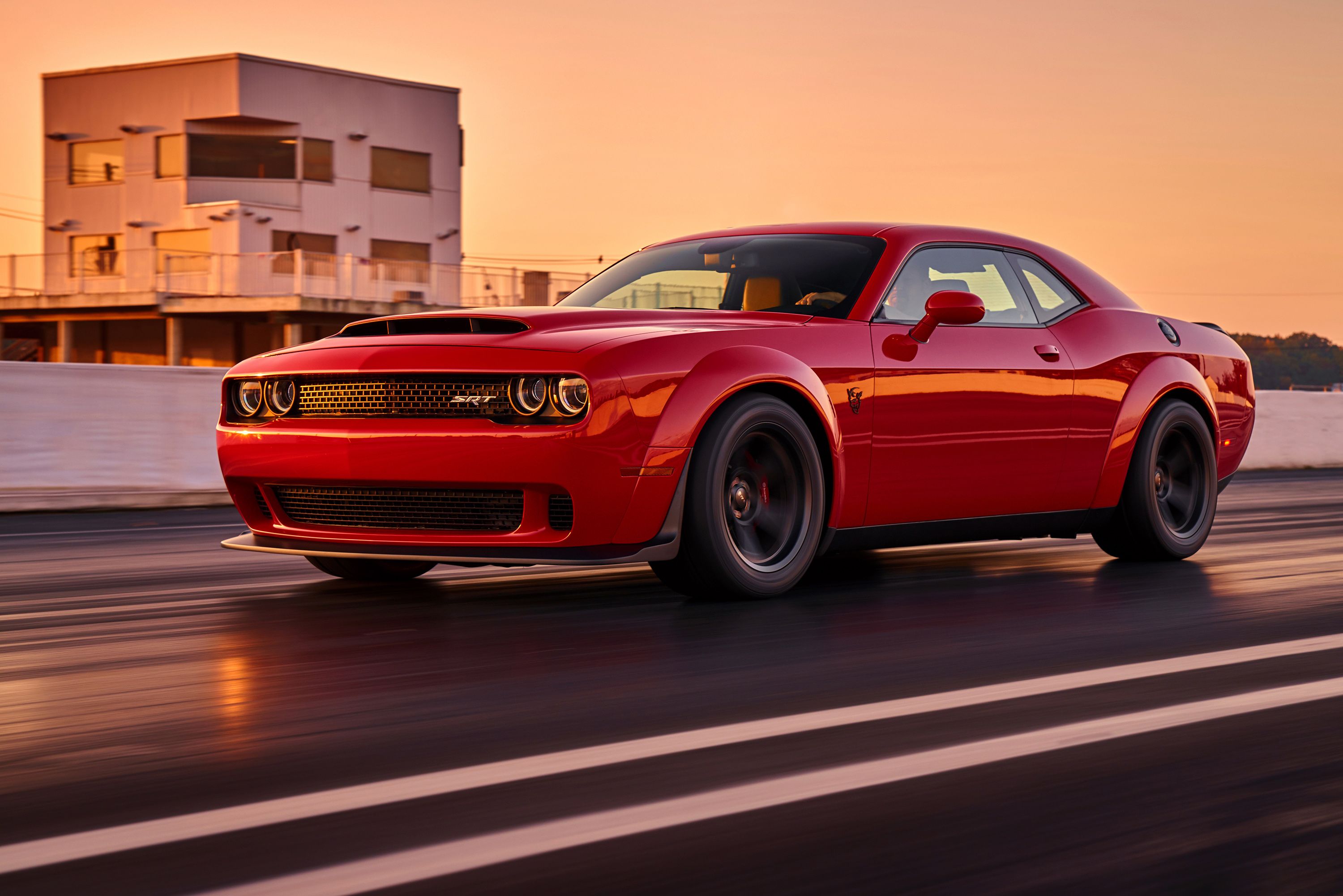 Dodge Challenger rossa in pista, 3000x2001 2K, Desktop
