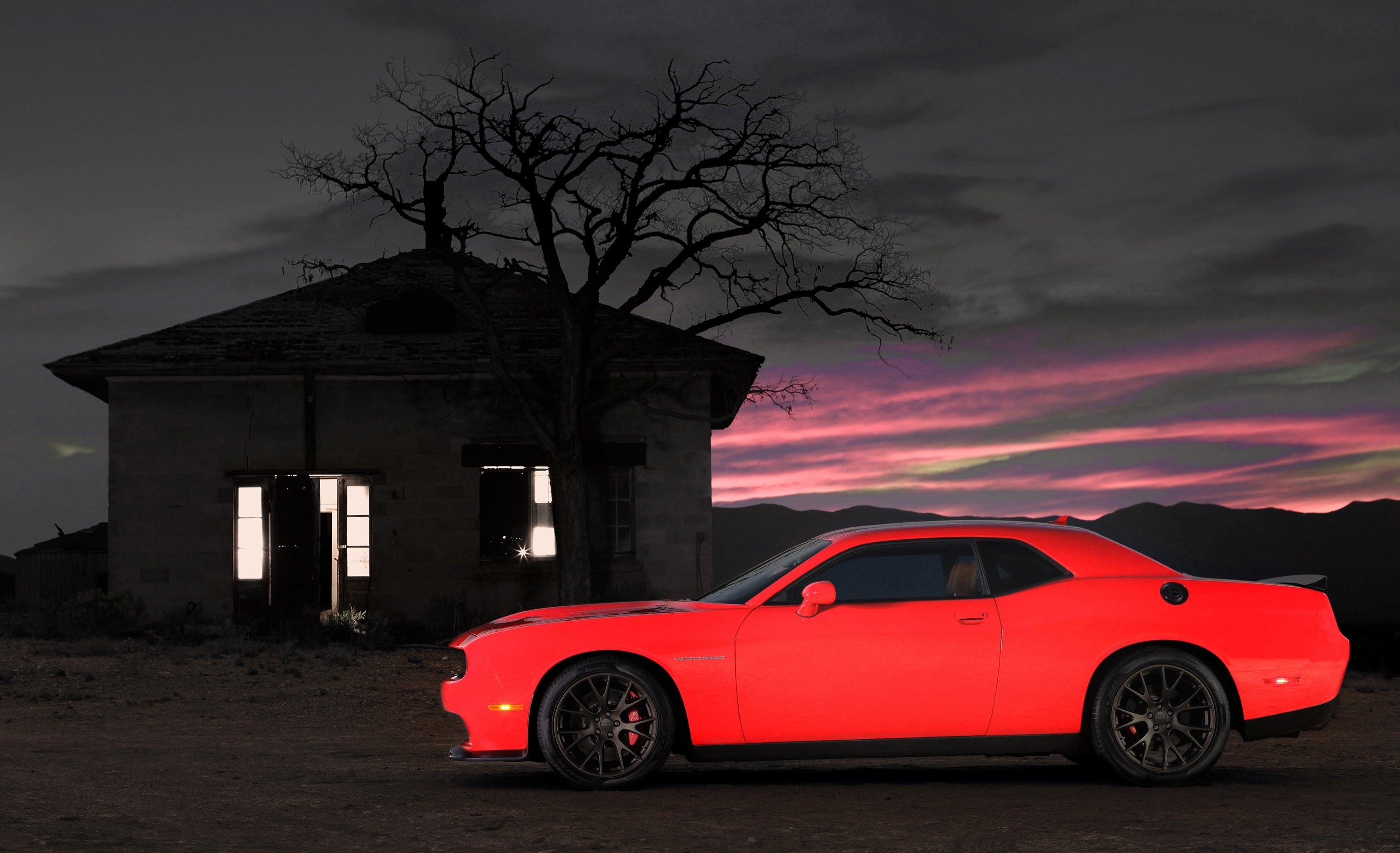 Dodge Challenger rosso al tramonto, 3000x1829 2K+, Desktop