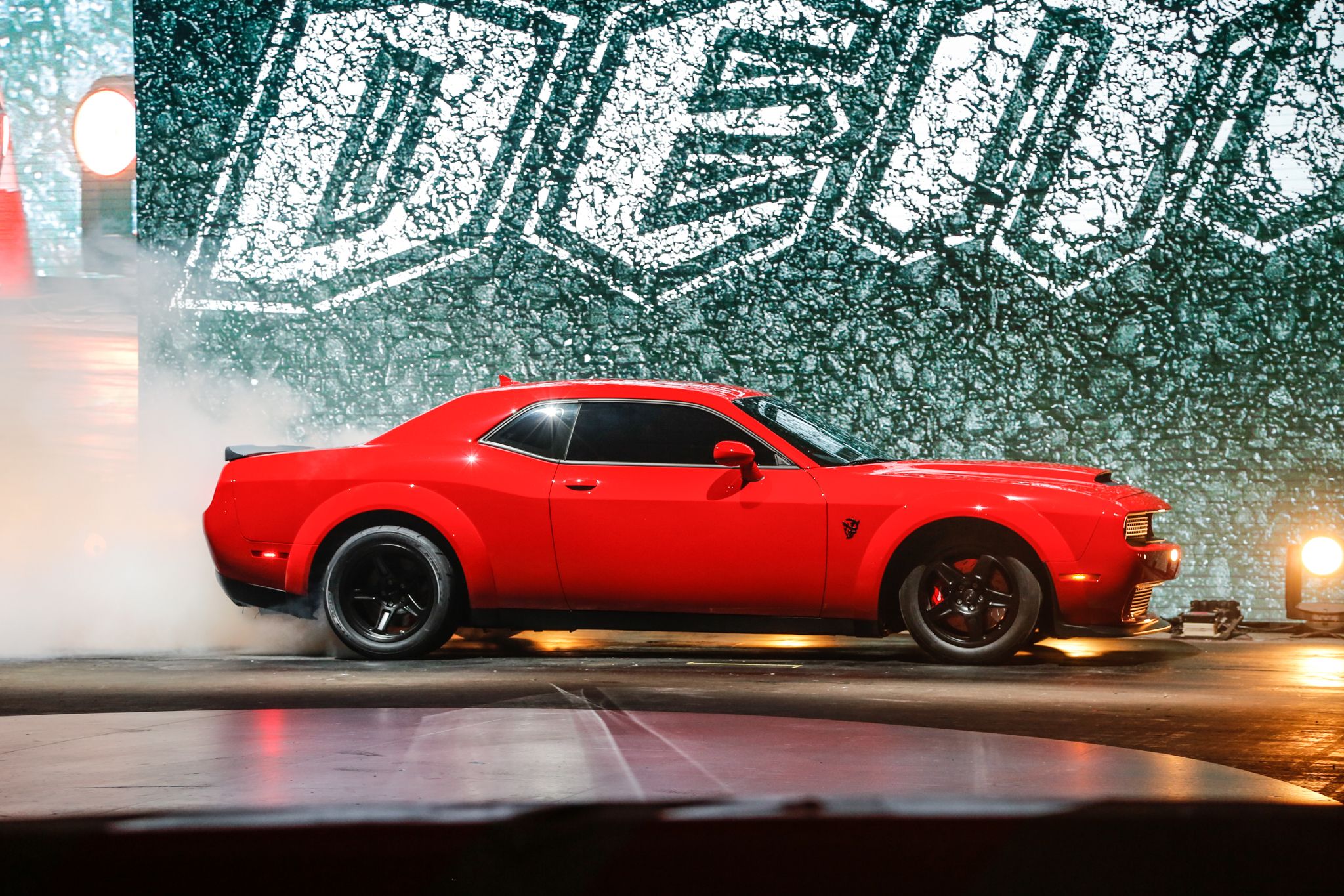 Dodge Challenger Demon rossa, 2048x1365 Hi-Res, Desktop
