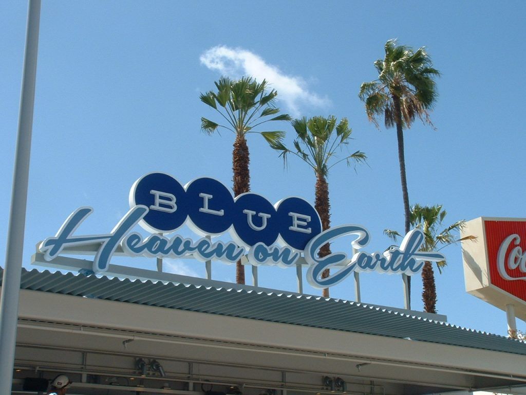 Ingresso Dodger Stadium con bandiere, 1600x1200 900p, Desktop